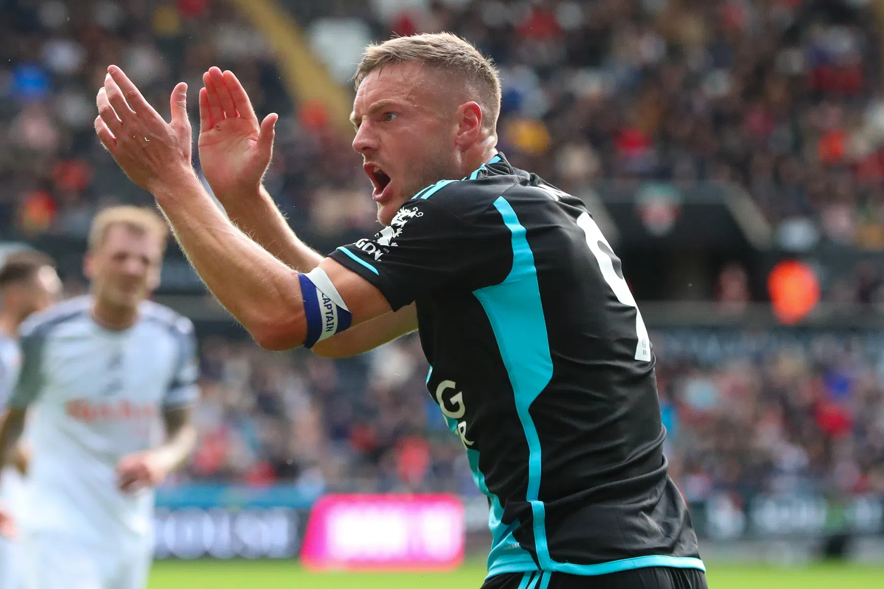 Bijna foutloos Leicester City hard op weg terug naar Premier League