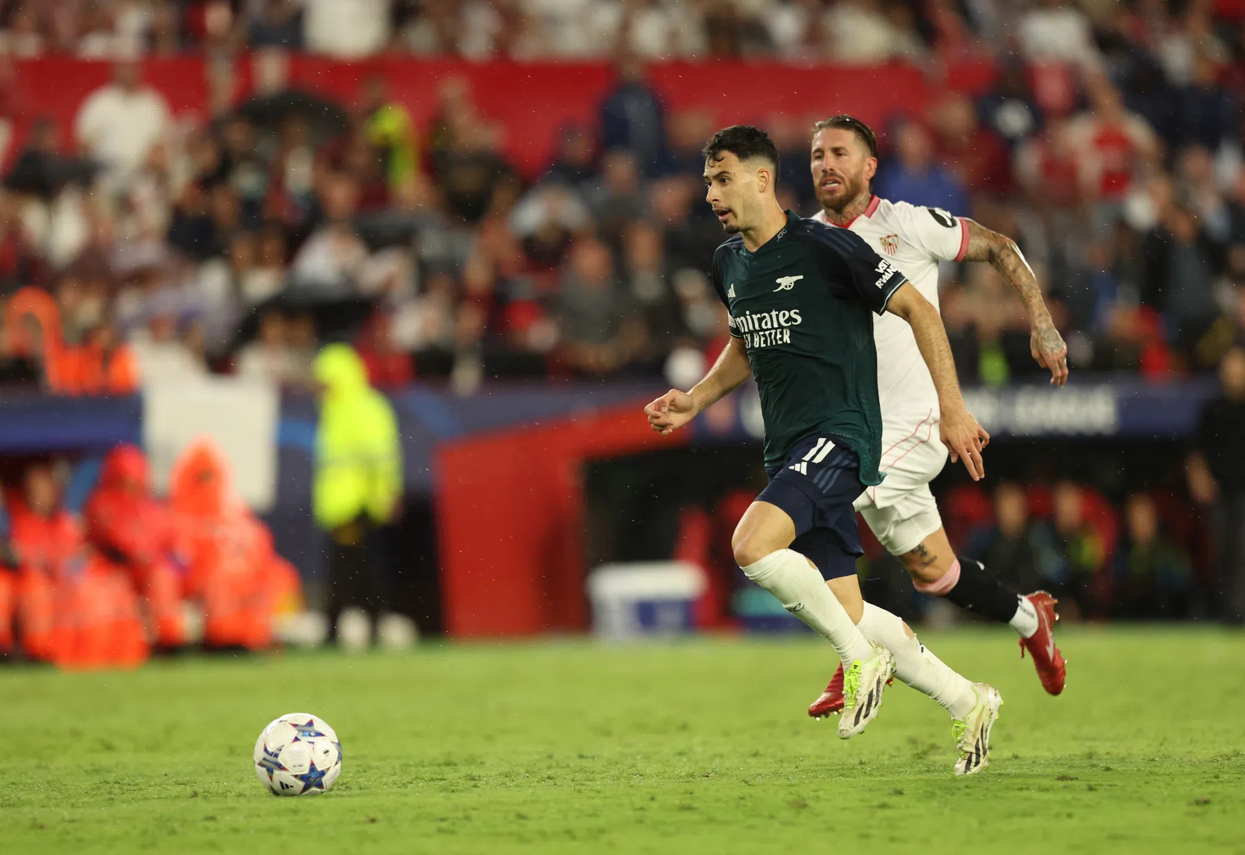 Brazilianen schieten Arsenal in Sevilla naar koppositie