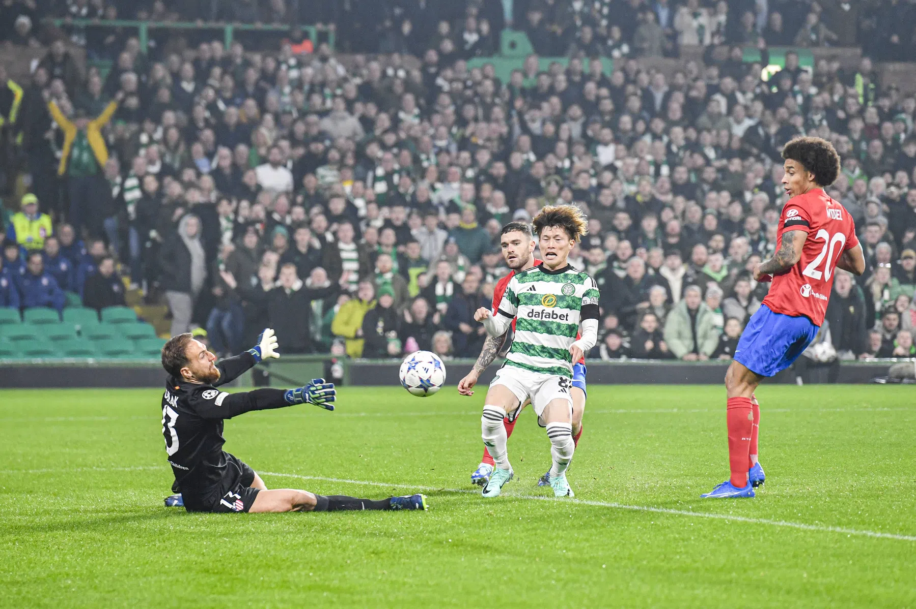 Sterk Celtic helpt Feyenoord aan koppositie in de poule