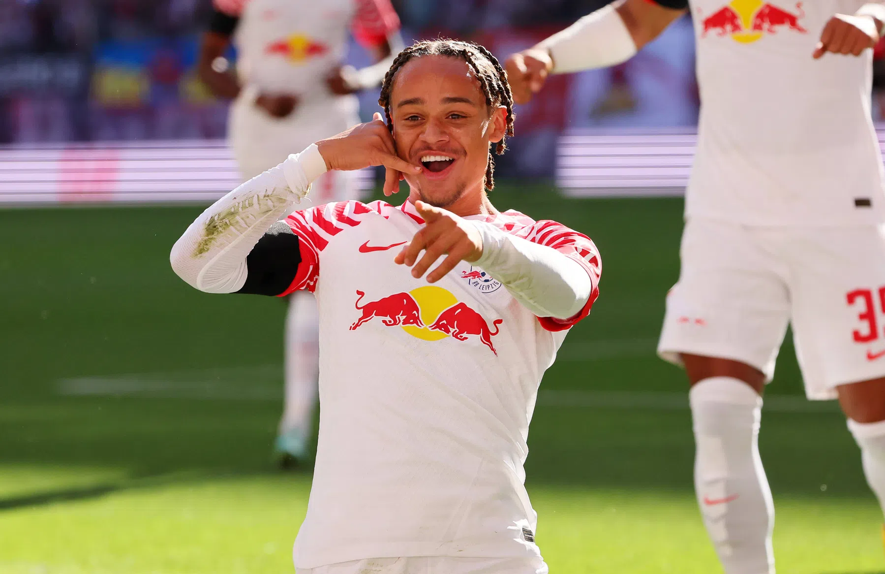 Excellerende Simons helpt Leipzig aan belangrijke CL-zege