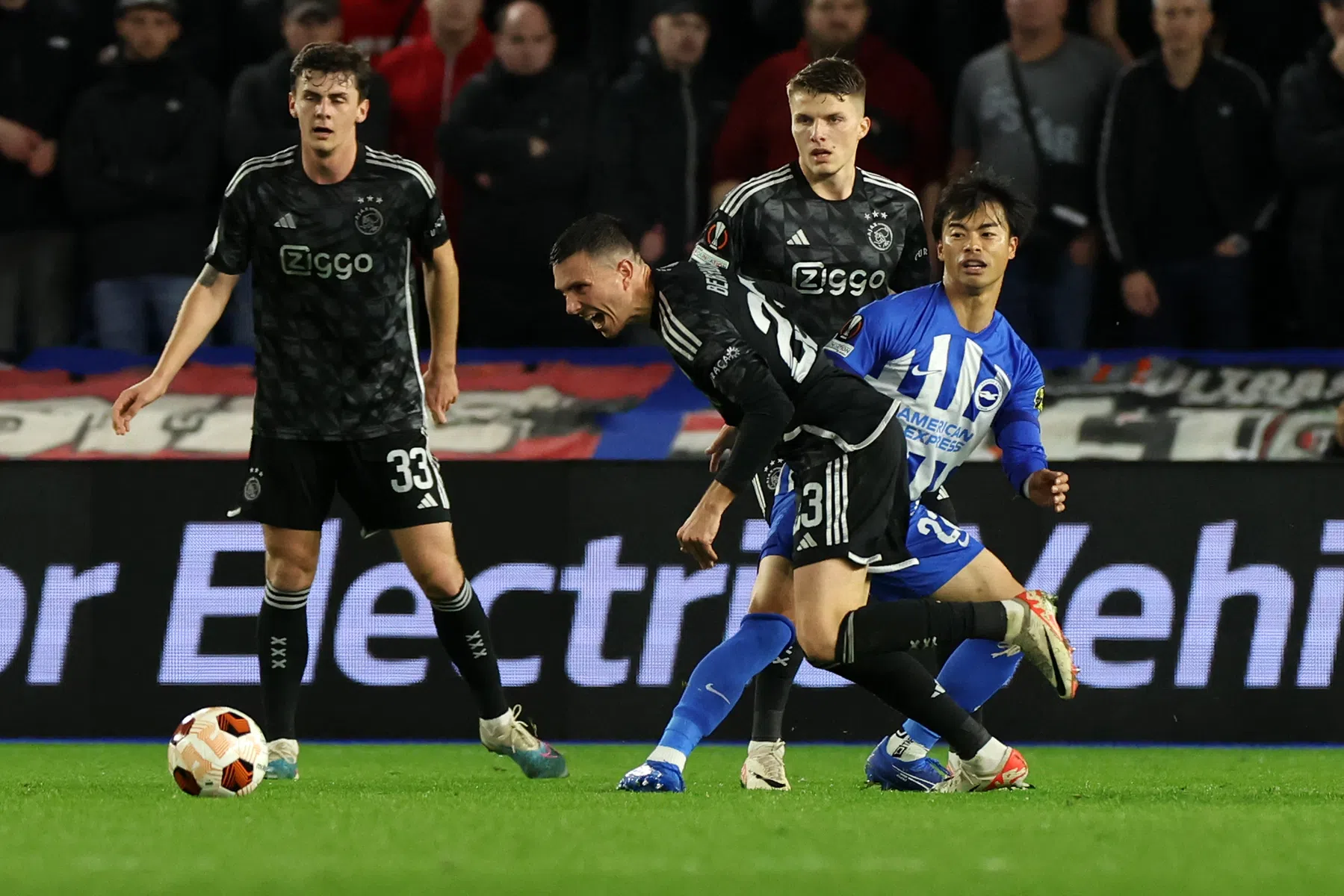 Analytici zien Ajax inzakken tegen Brighton: 'Dat zit gewoon niet in ze'