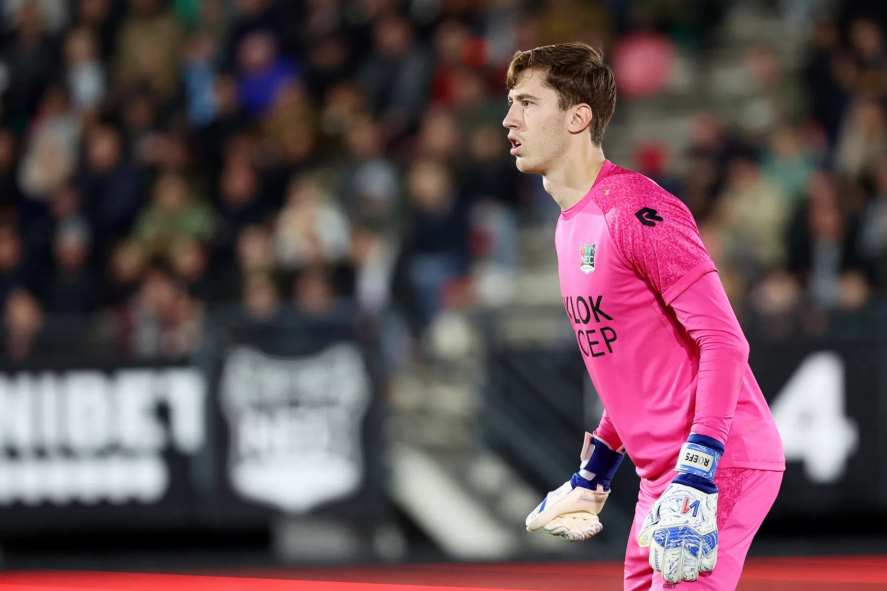 Roefs debuteert in voorselectie Jong Oranje na veelbelovende start bij NEC