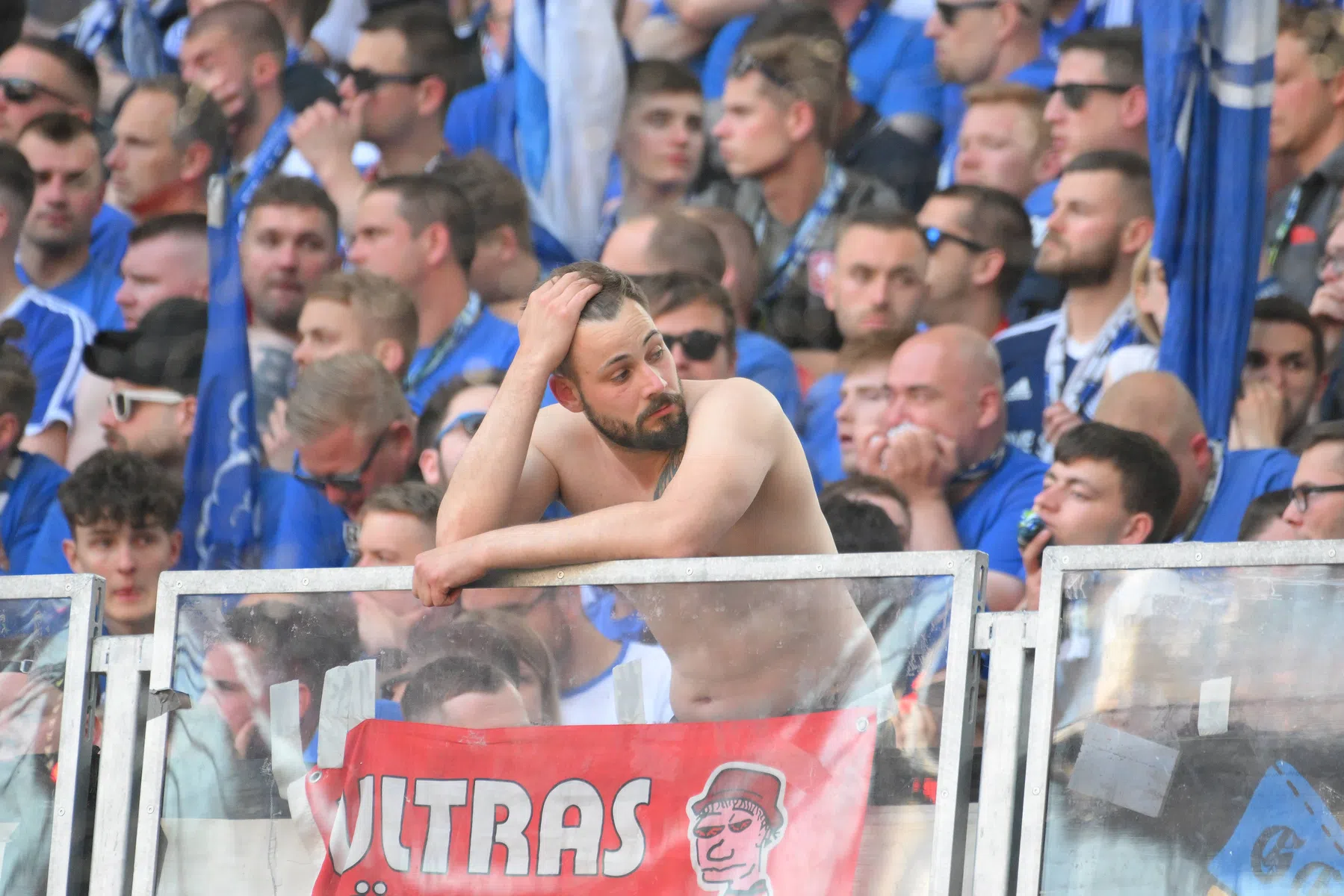 Ernstig ziek Schalke steunt op 120 duizend schouders en dokter Geraerts