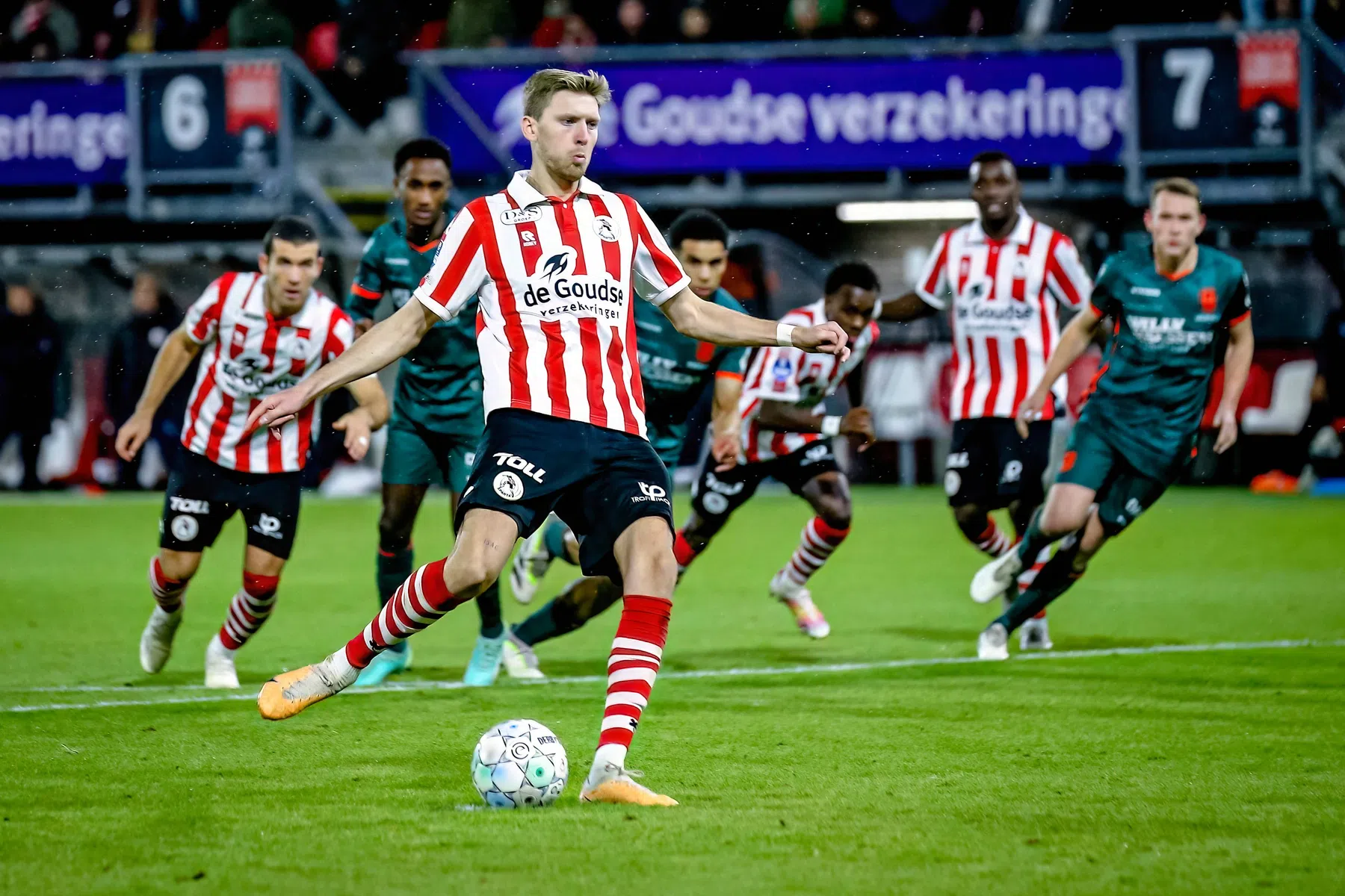 Sparta maakt ondanks rode kaart einde aan opmars RKC