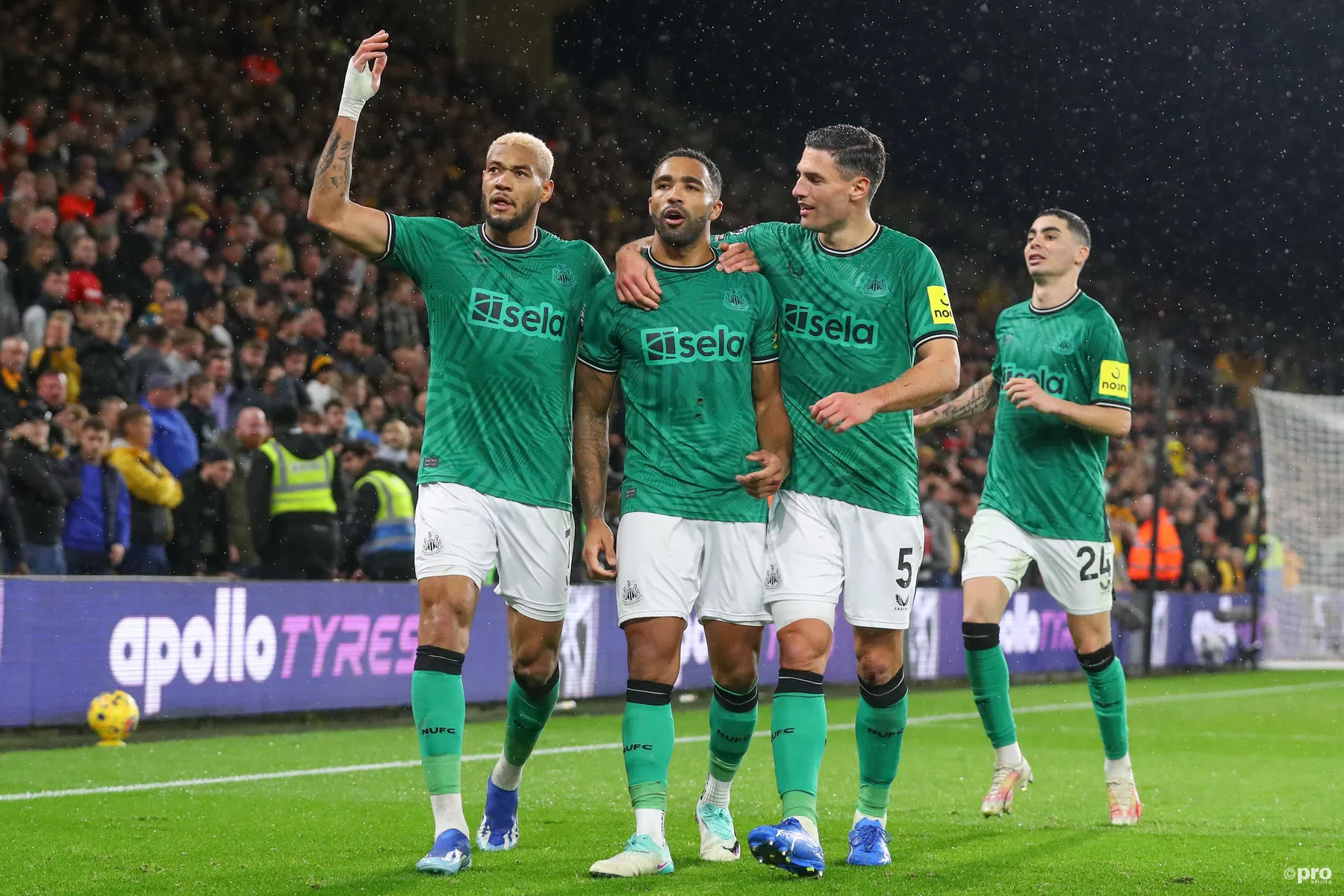 Newcastle loopt ondanks discutabele strafschop schade op bij Wolves