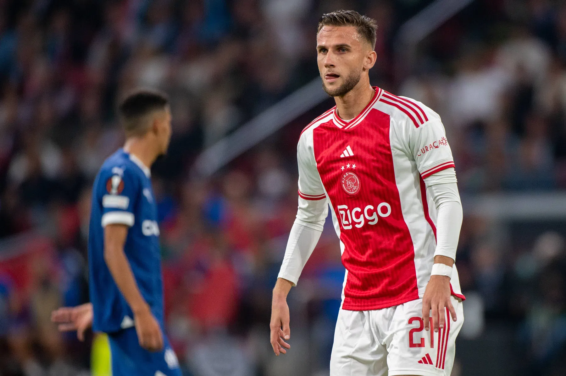 Het moet beter aan de bal bij Ajax en daarom speelt Van den Boomen