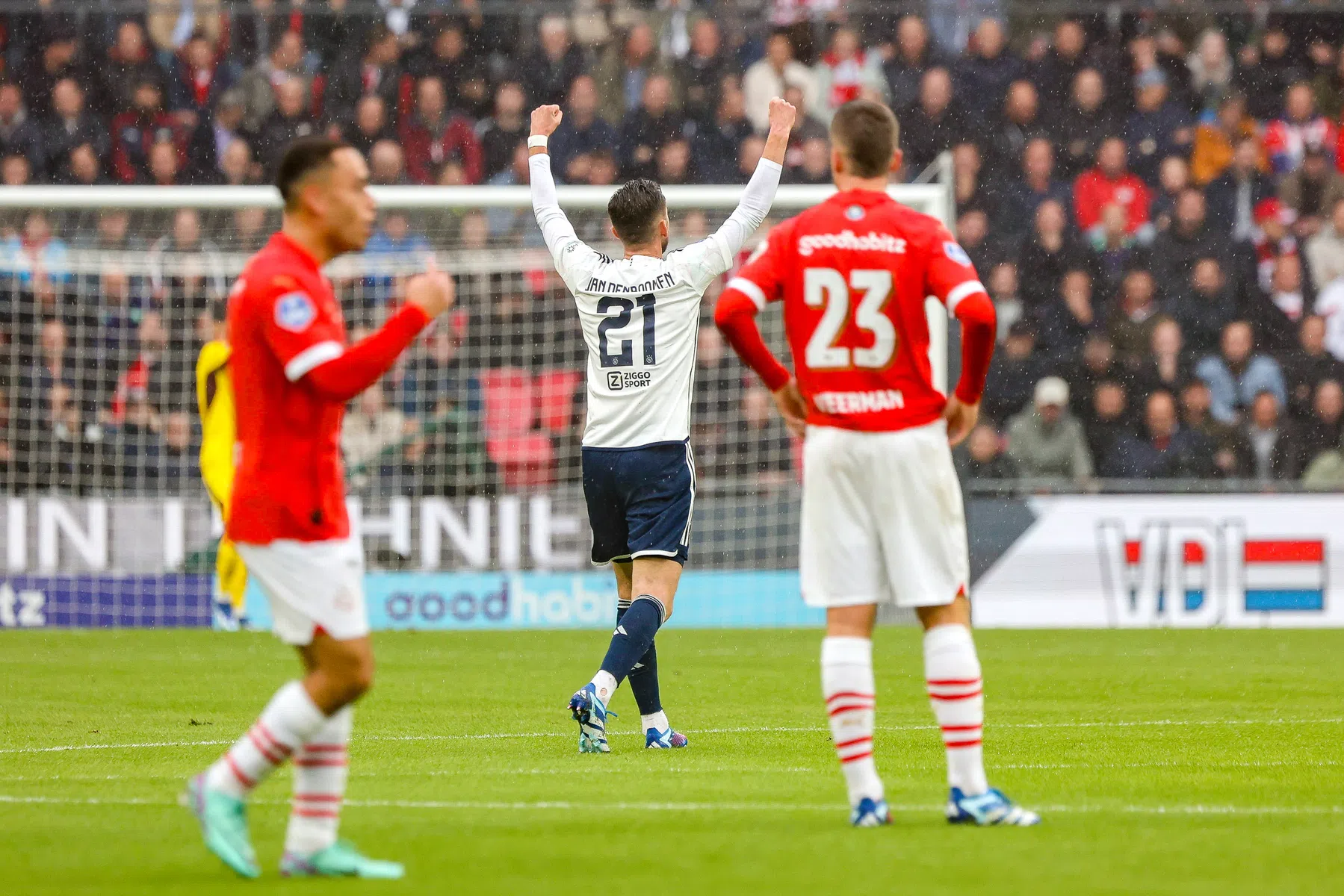 Ajax dankt Ramalho en Benítez voor perfecte start in Eindhoven