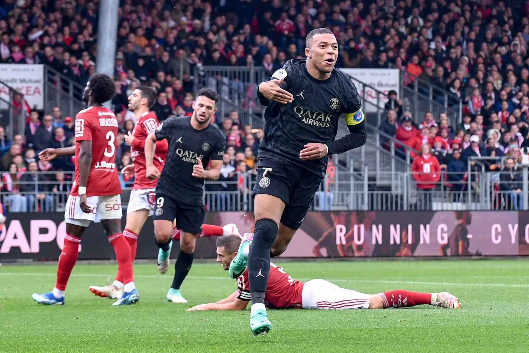 Mbappé voorkomt heldenrol Bizot op gedenkwaardige middag
