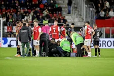 Thumbnail for article: AZ-NEC definitief gestaakt: Dost weer bij kennis na instorting op veld