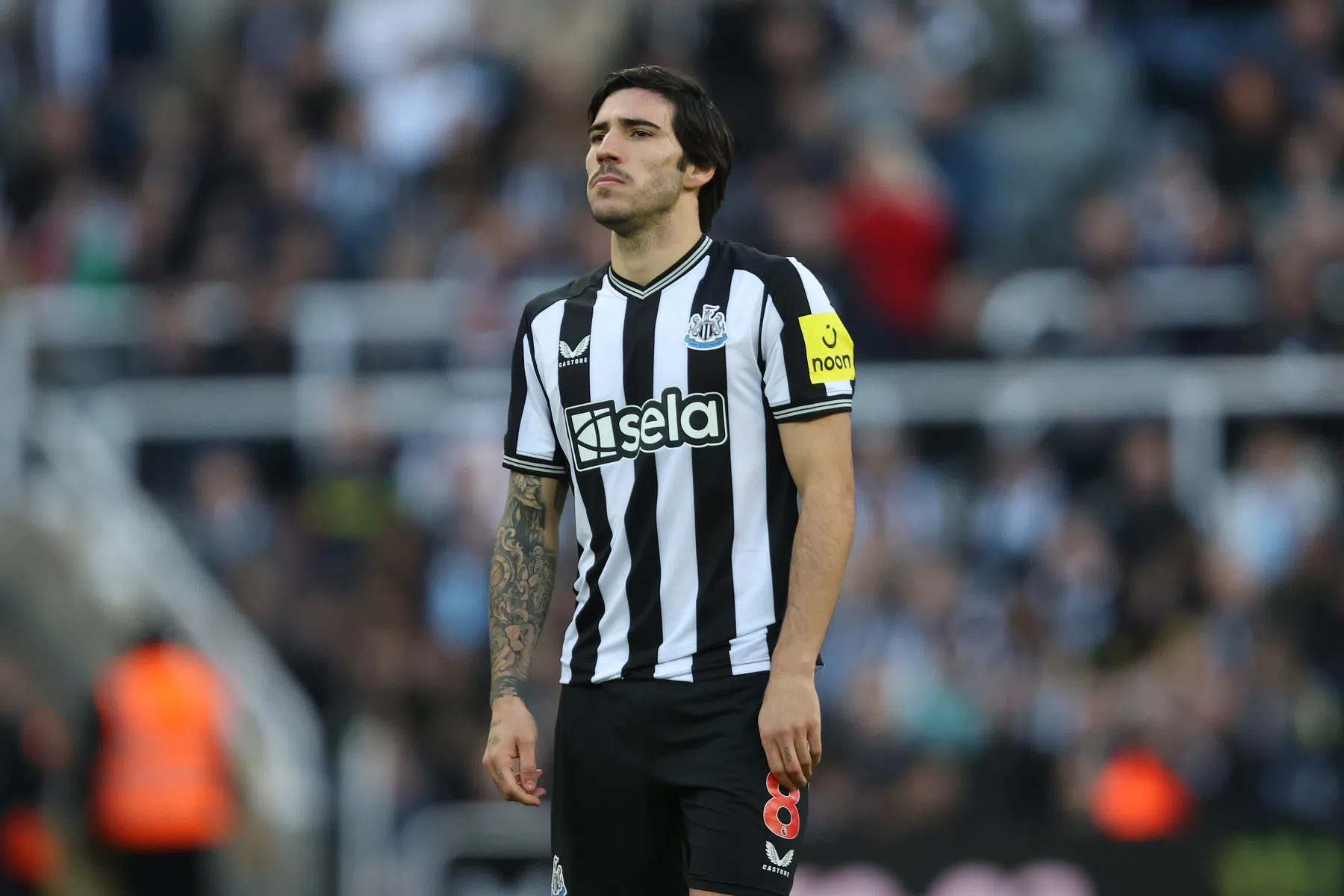 Newcastle overweegt juridische stappen tegen Milan na schorsing Tonali