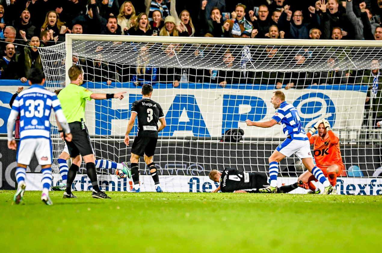 Gigantische blunder Kortsmit bezorgt De Graafschap zege op NAC