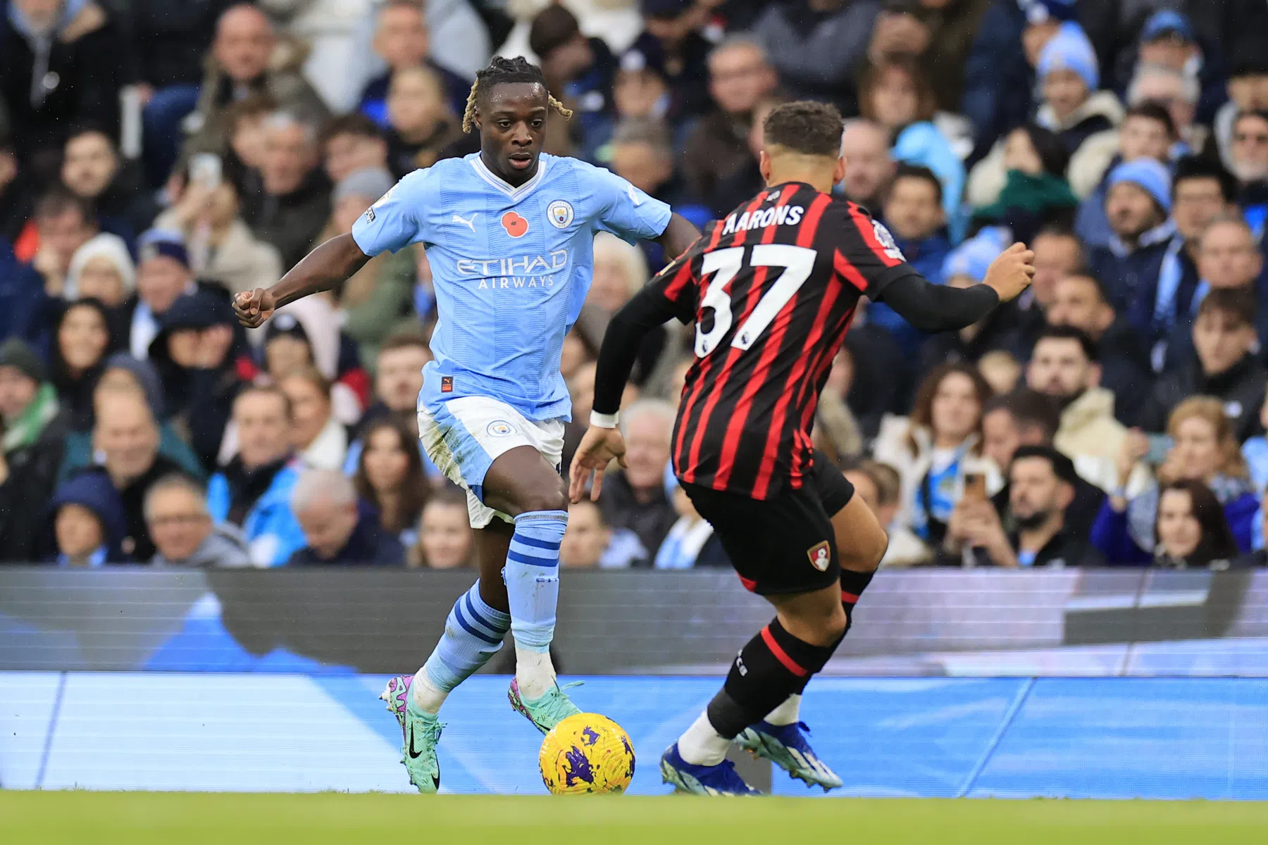 Weergaloze City-ster Doku doet Bergkamp na en sloopt arm Bournemouth