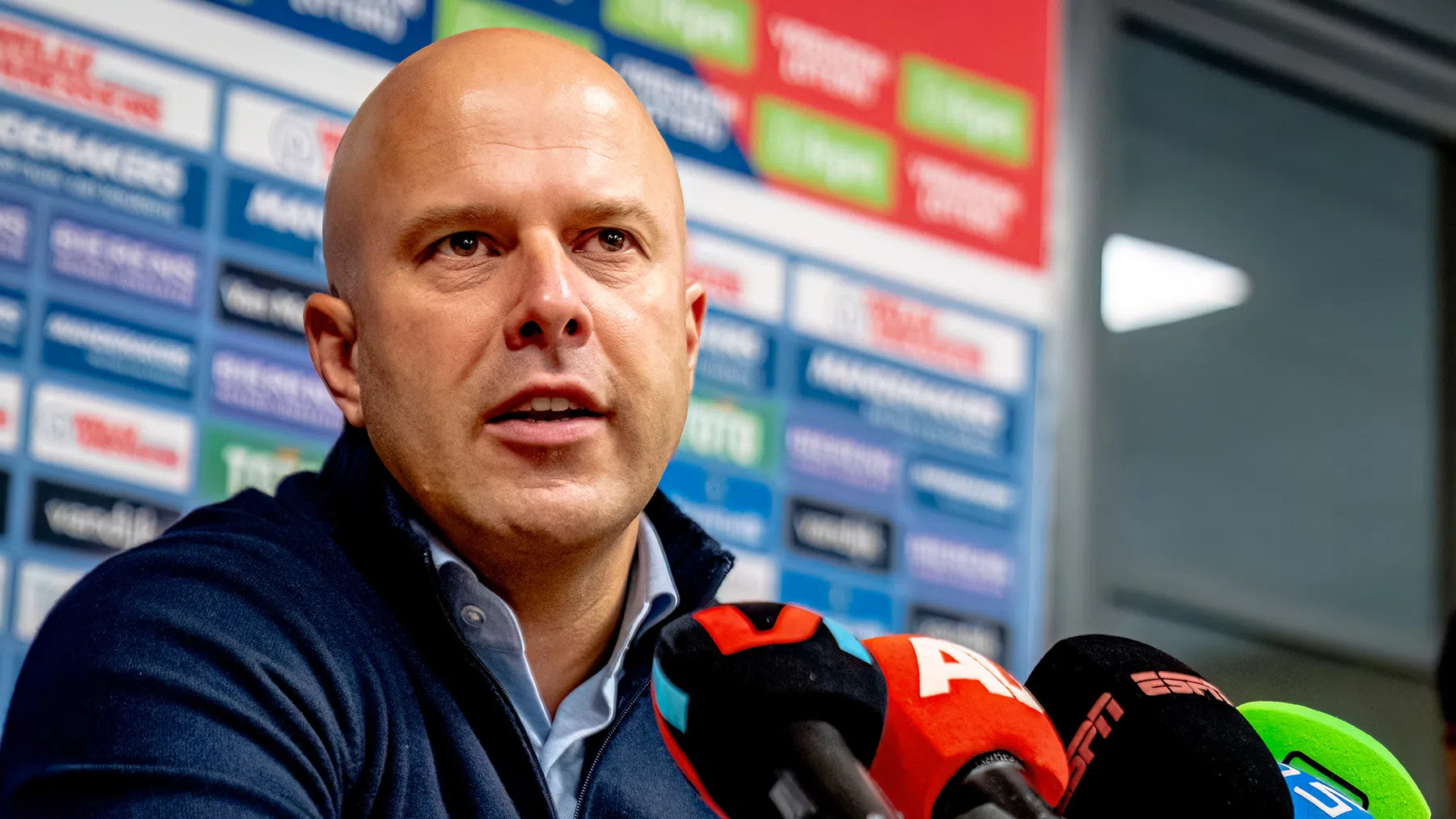 Slot over misser Giménez: 'Hoop dat ik bij volgende keer niet zijn trainer ben'