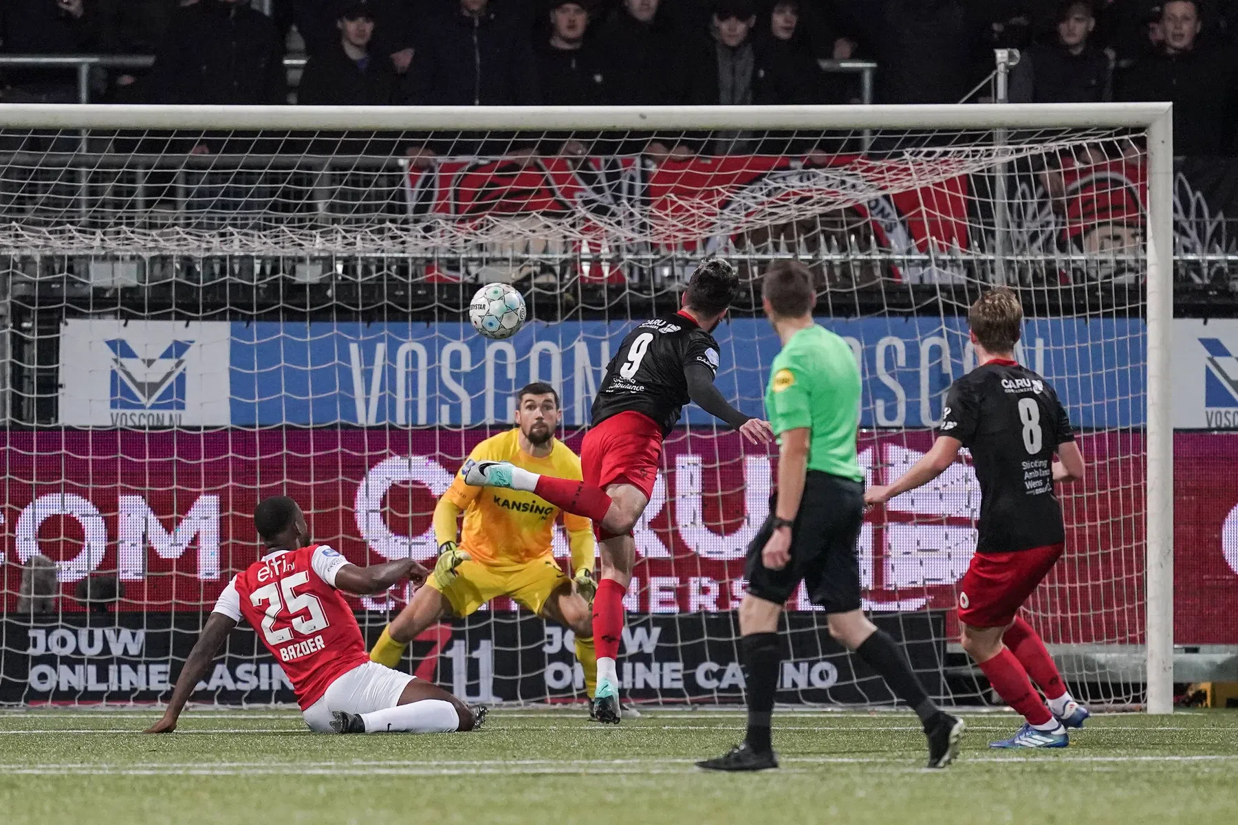 AZ ziet Excelsior in slotfase langszij komen bij einde superserie Pavlidis