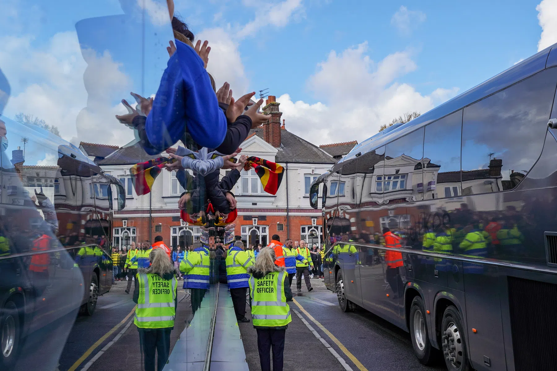 Talenten Arsenal komen niet in actie doordat buschauffeur zich vergist