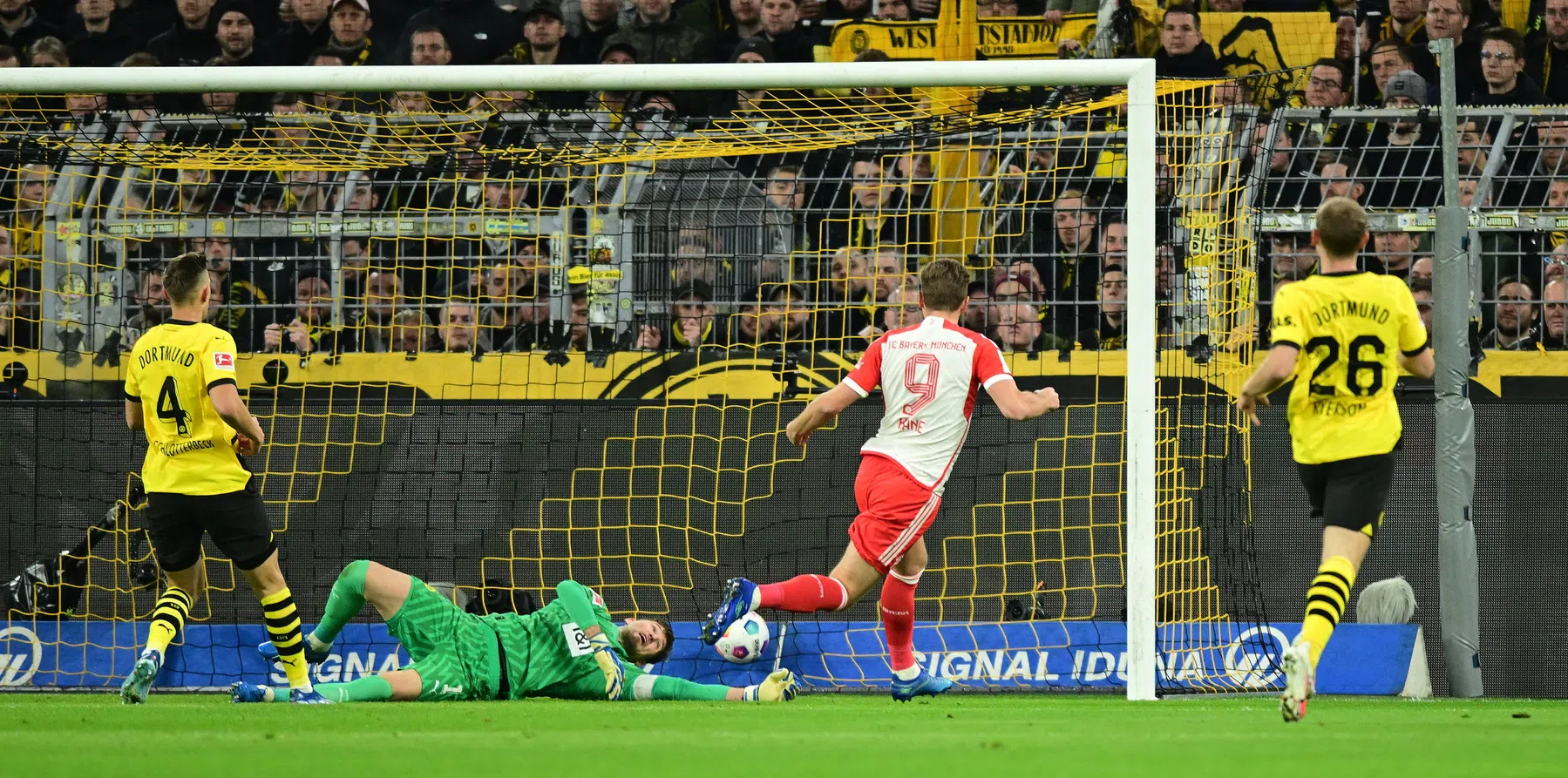 Bayern vernedert Dortmund in Der Klassiker dankzij hattrick Kane