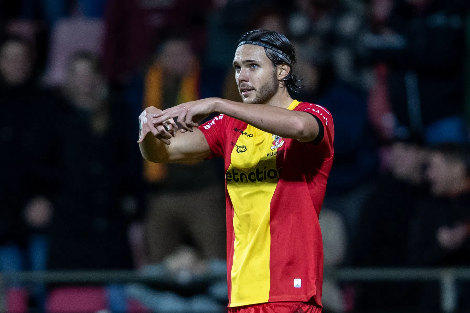 Go Ahead mede dankzij ballenjongen en blunder Room ruim langs Vitesse