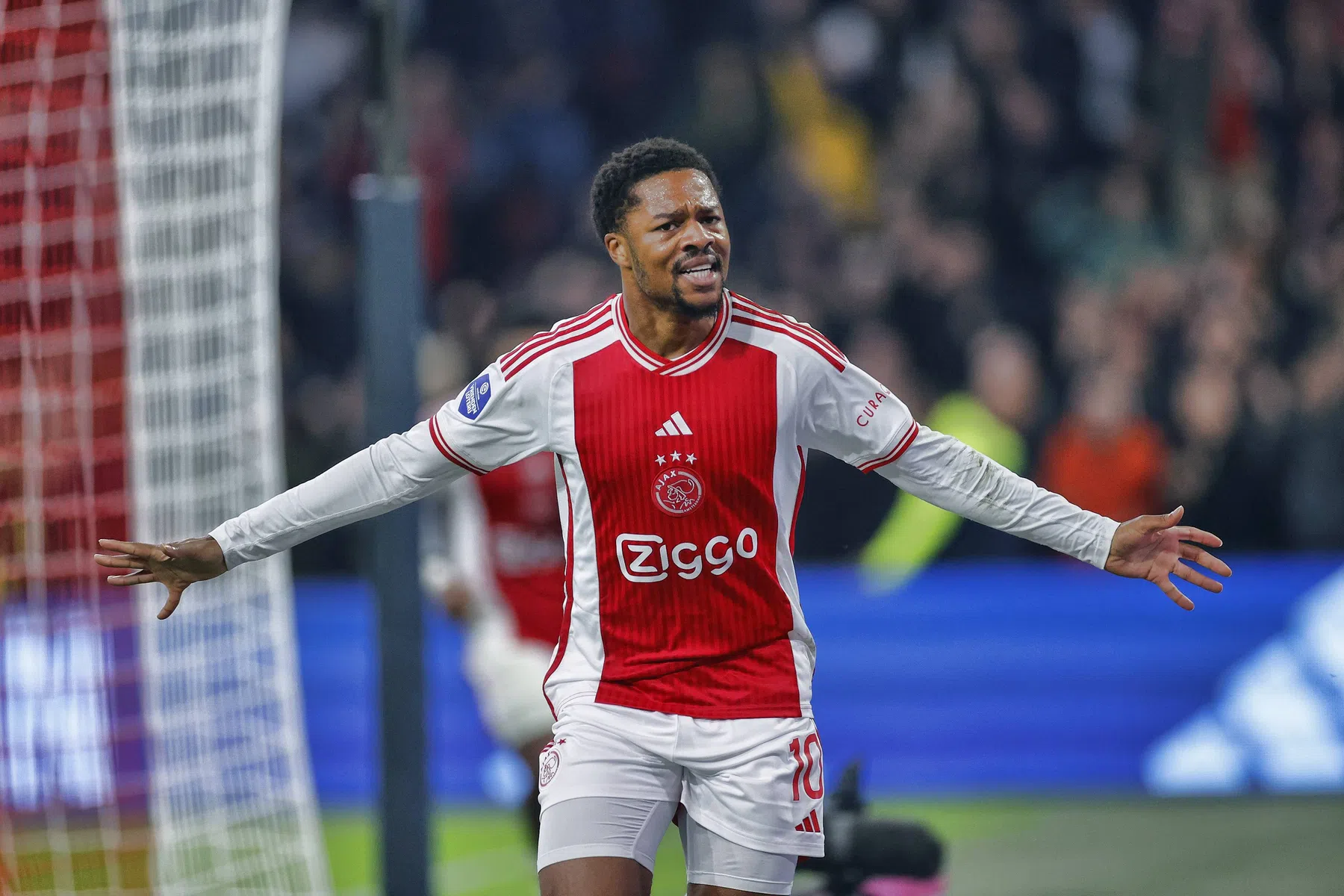 Akpom wil zware periode afsluiten na dubbelslag: 'Heb me heel alleen gevoeld'