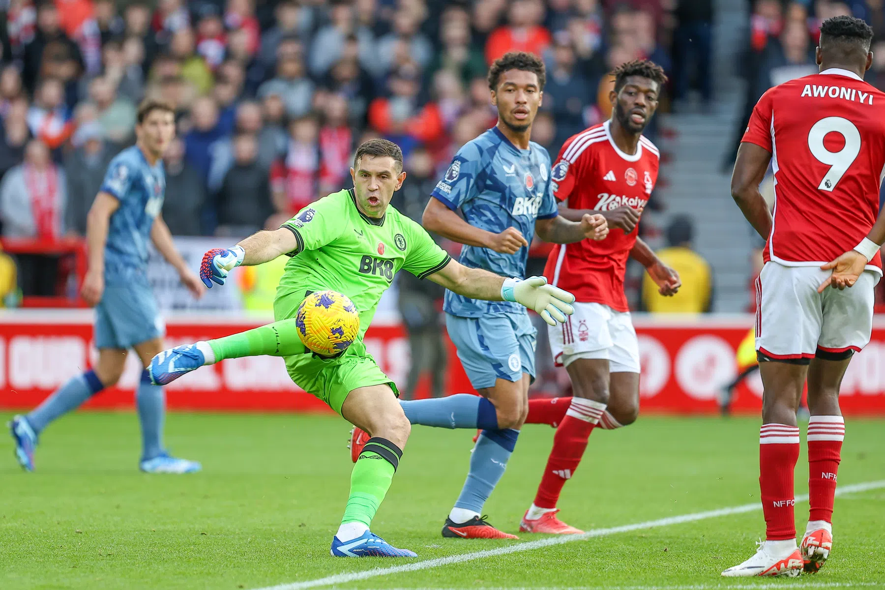 Steun voor blunderende keeper Martínez bij AZ-opponent Aston Villa