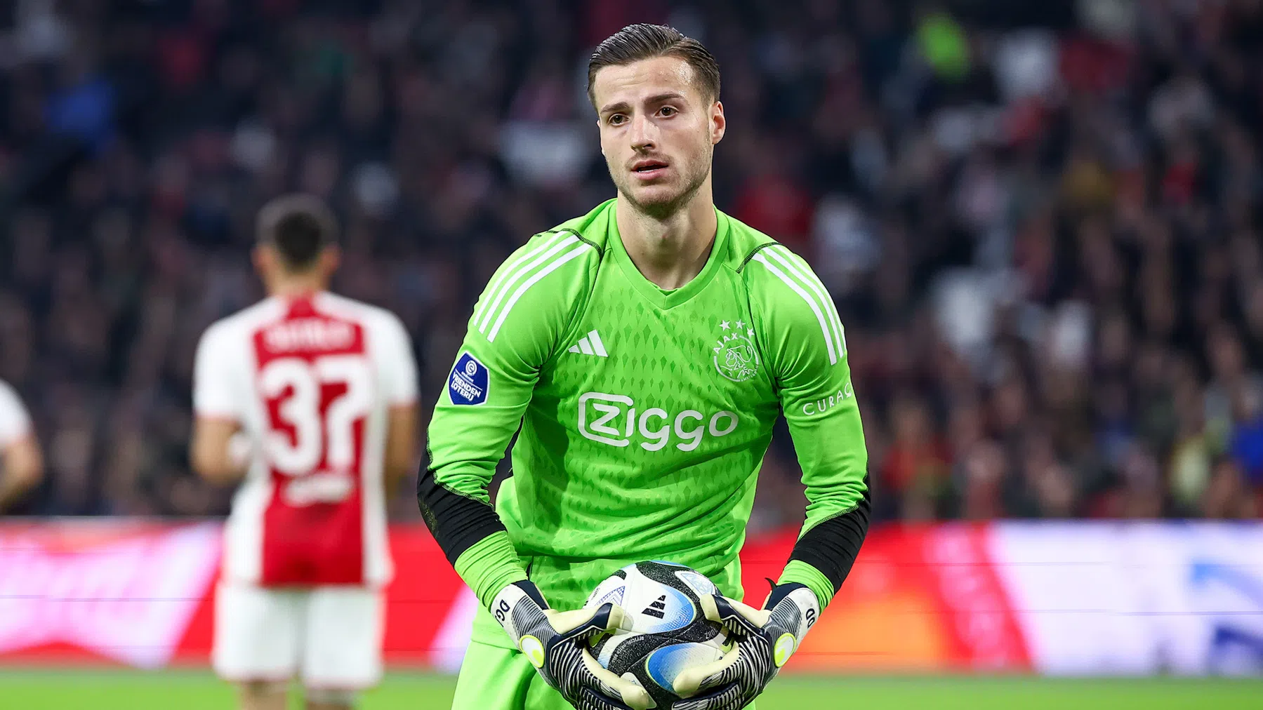 Ajax-keeper Ramaj krijgt complimenten: 'Daarin is hij uniek'