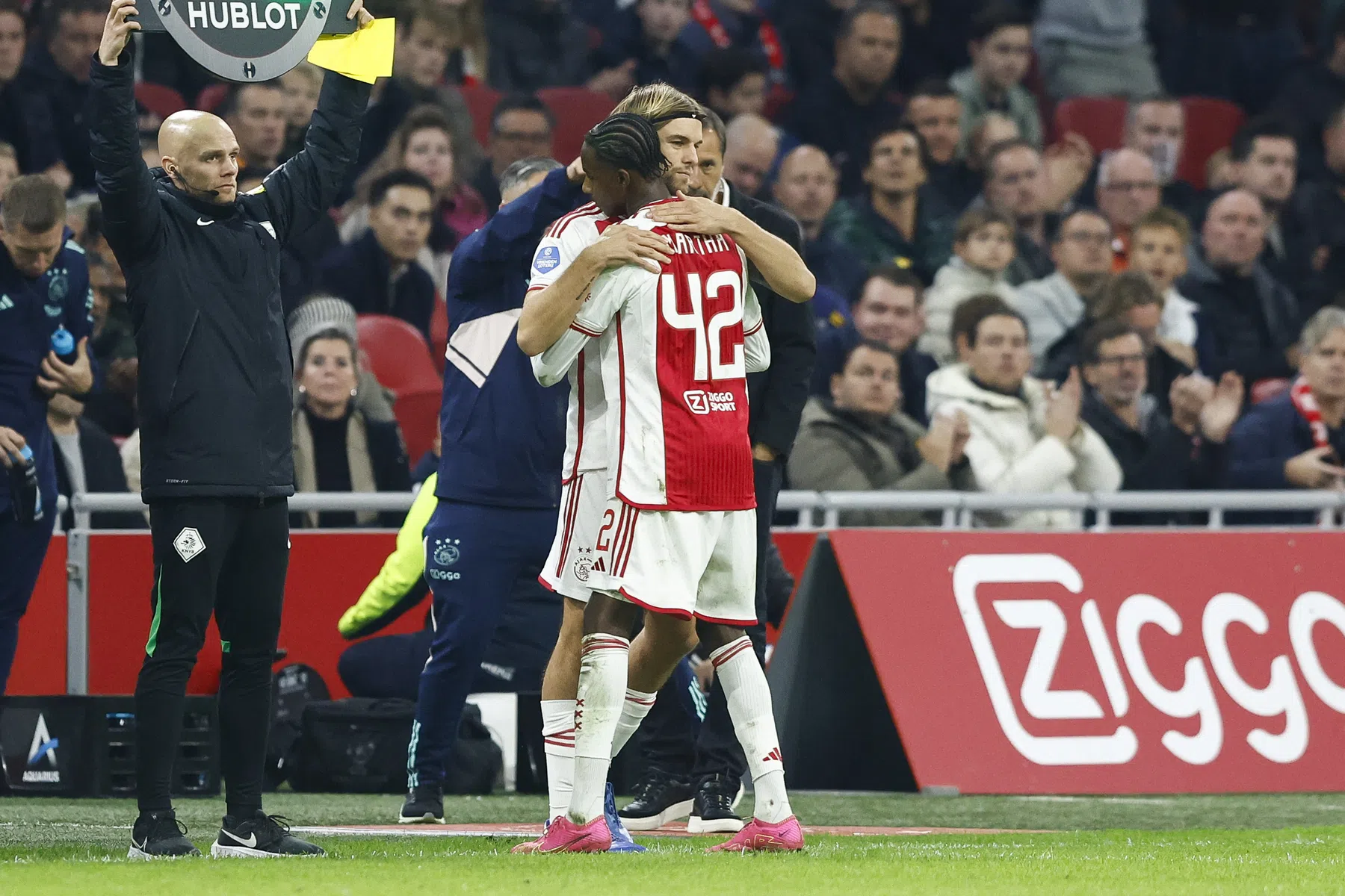 Van Hanegem waarschuwt Ajax: 'Alsof de nieuwe Roberto Carlos was opgestaan'