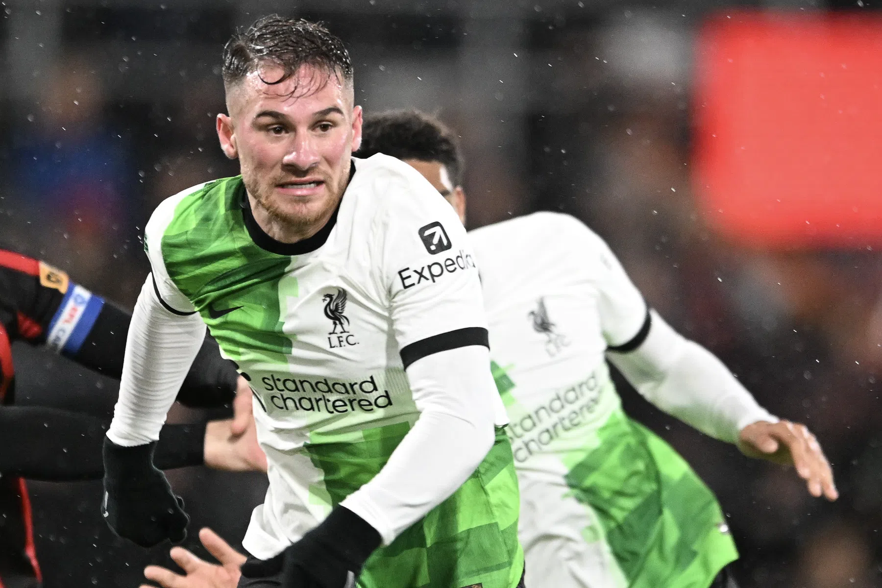 Carragher stipt belangrijk verschil aan tussen Liverpool en Man City