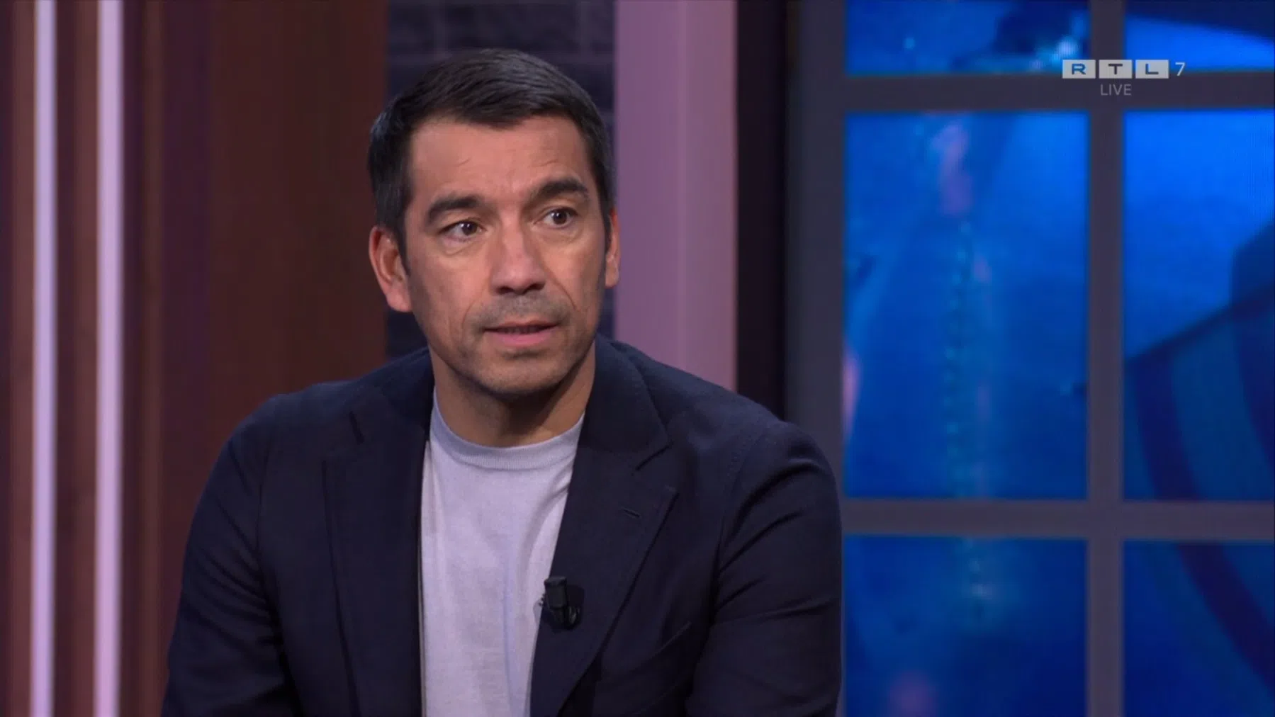 Van Bronckhorst ziet 'matig' Feyenoord: 'Lazio vindt dit heerlijk'