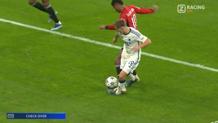 Rashford brengt United in problemen met ongelukkige rode kaart