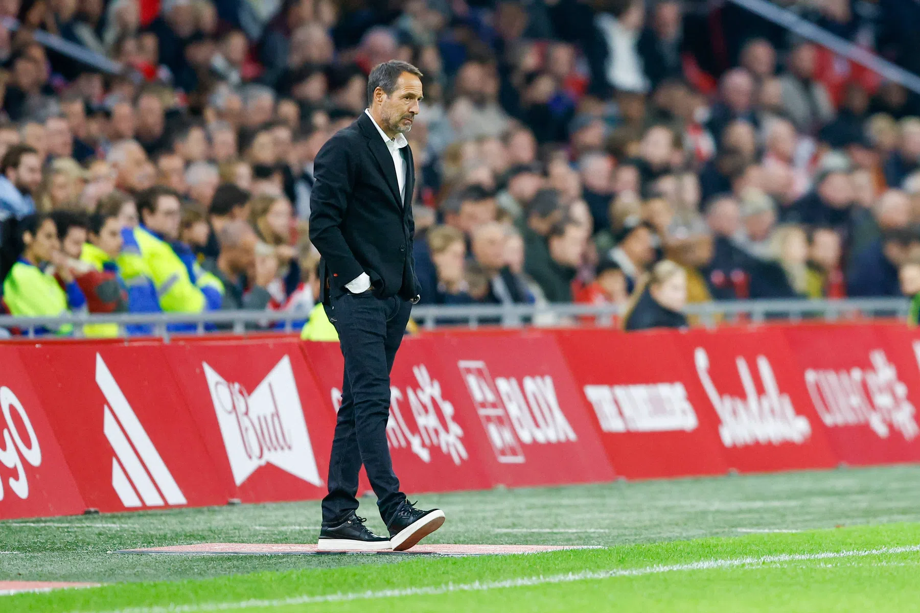 Van 't Schip kiest met Ajax voor andere strijdwijze tegen Brighton
