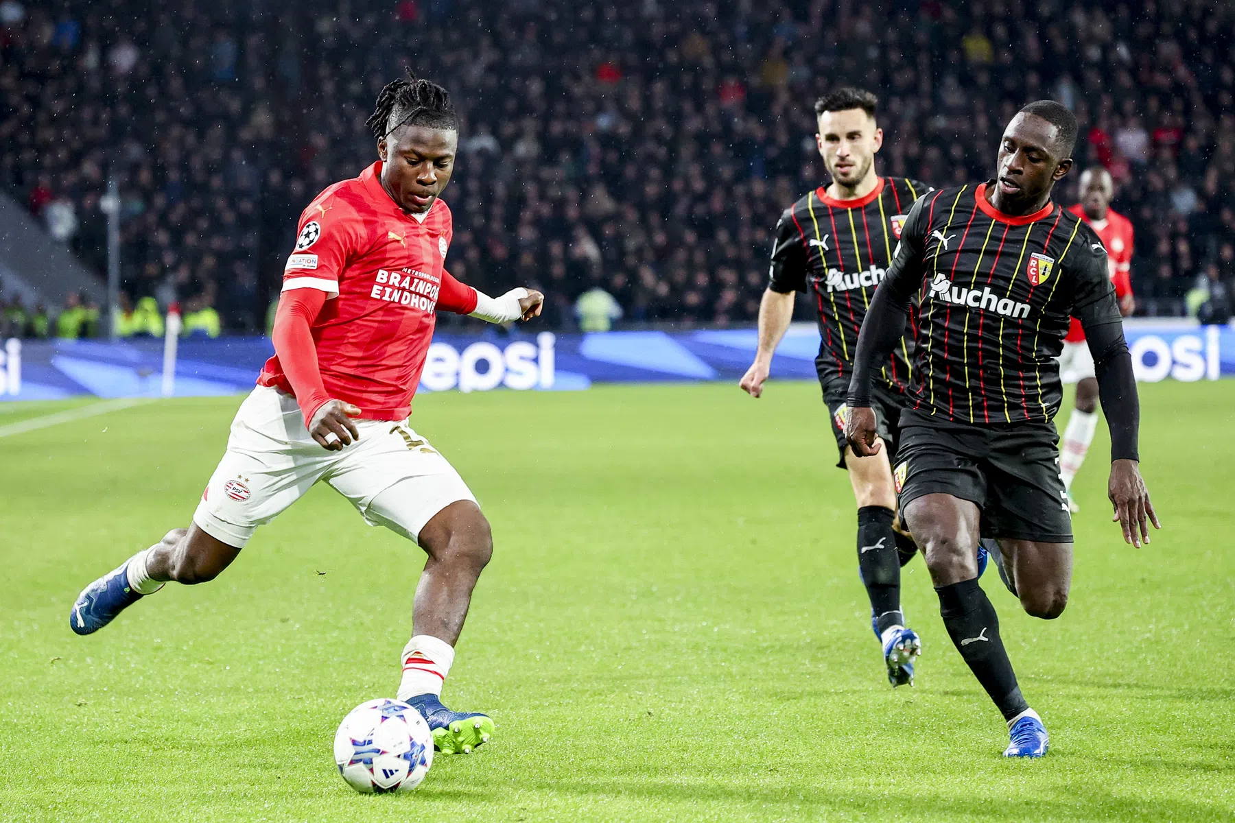 PSV beloont Bakayoko met nieuw contract en overweegt vertrek Sambo