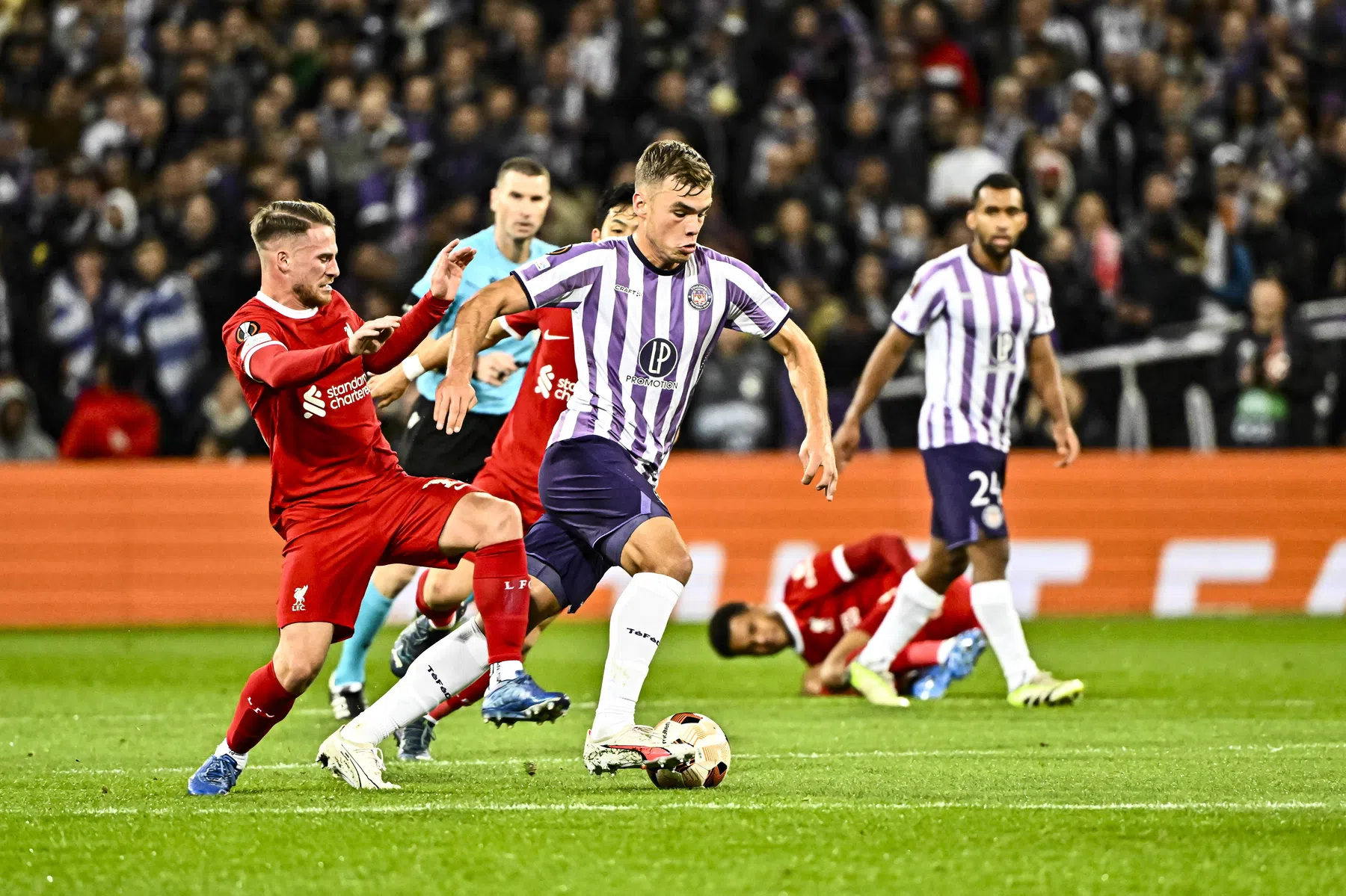 Dallinga doet Liverpool pijn, hilarische keepersfout bij Panathinaikos