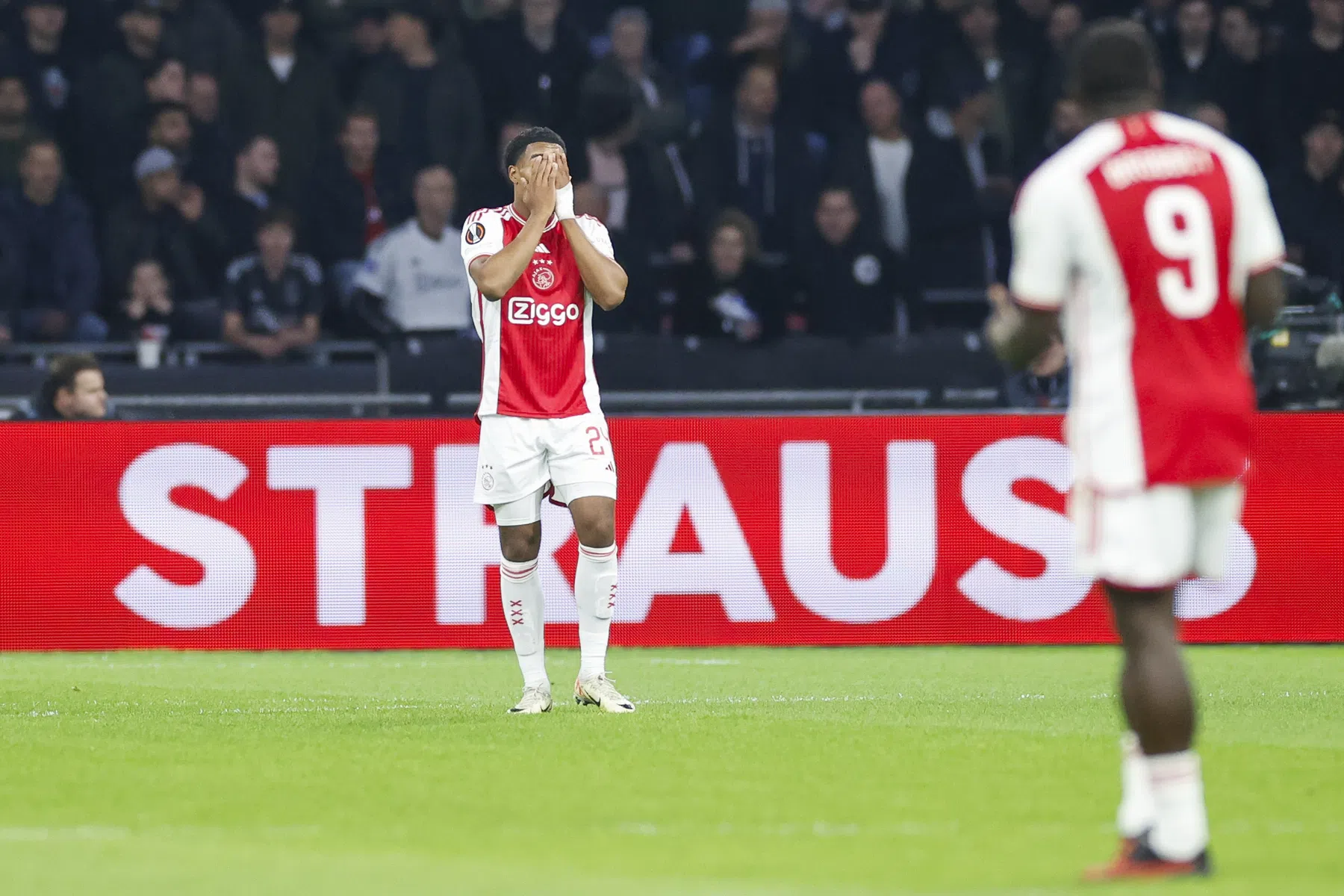 Vos betreurt duur leermoment en blijkt al weken geblesseerd te zijn