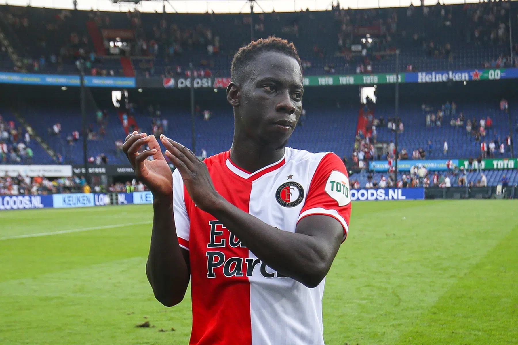 Feyenoord moet vrezen: Newcastle overweegt Minteh eerder terug te halen