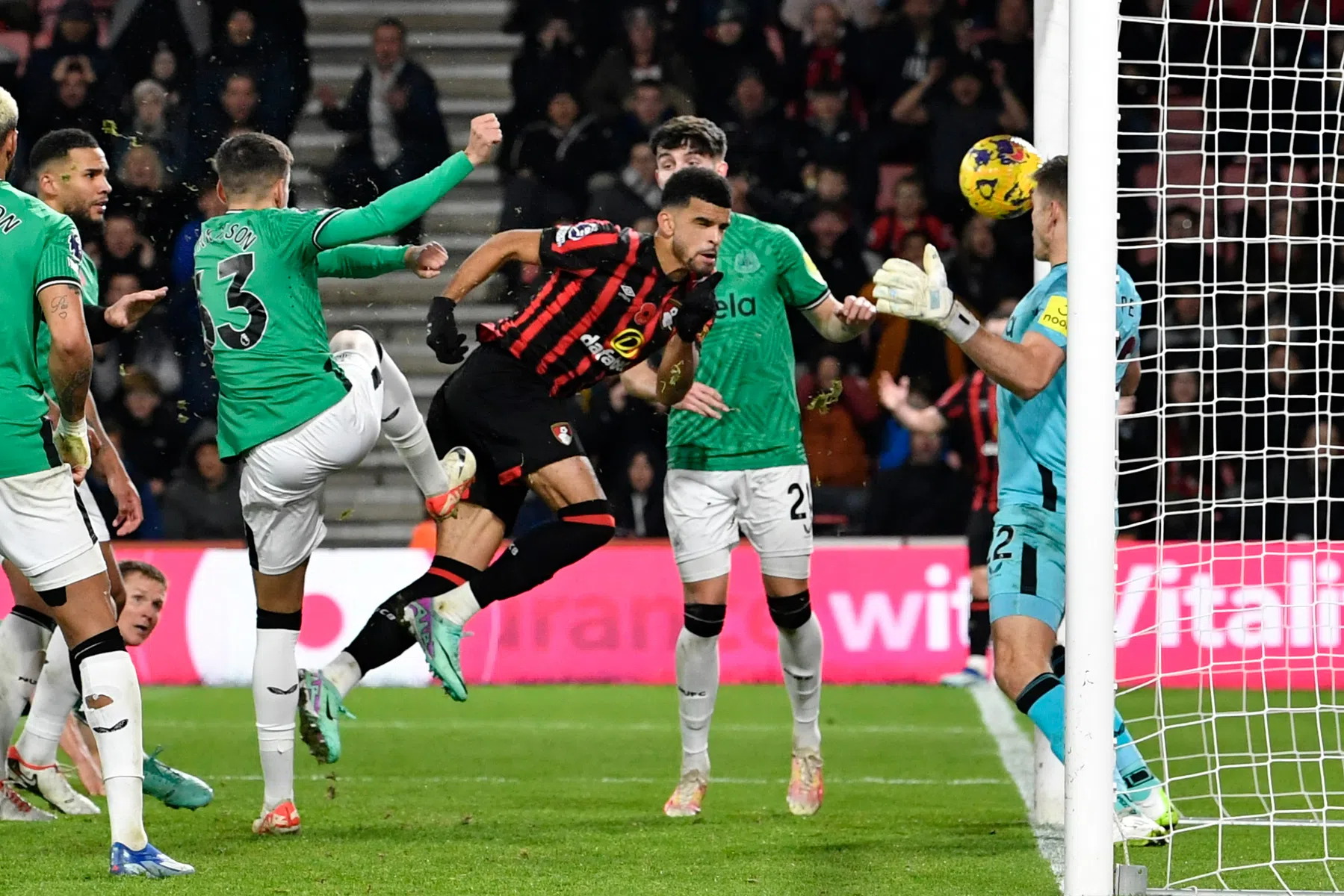 Uitgekleed Newcastle krijgt dubbele dreun bij Kluivert en Bournemouth