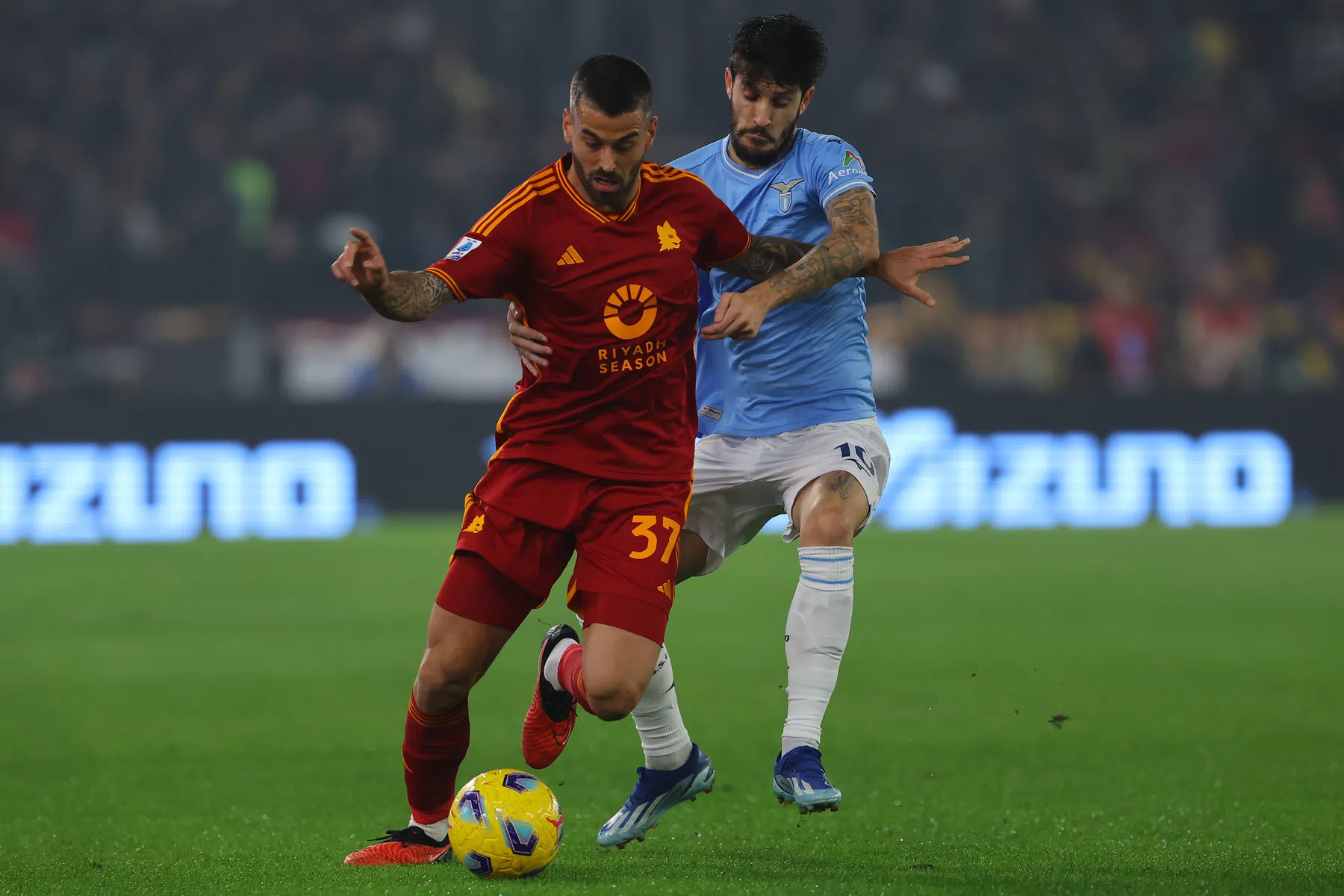 Angstig Lazio en AS Roma houden elkaar in houdgreep in Derby Della Capitale