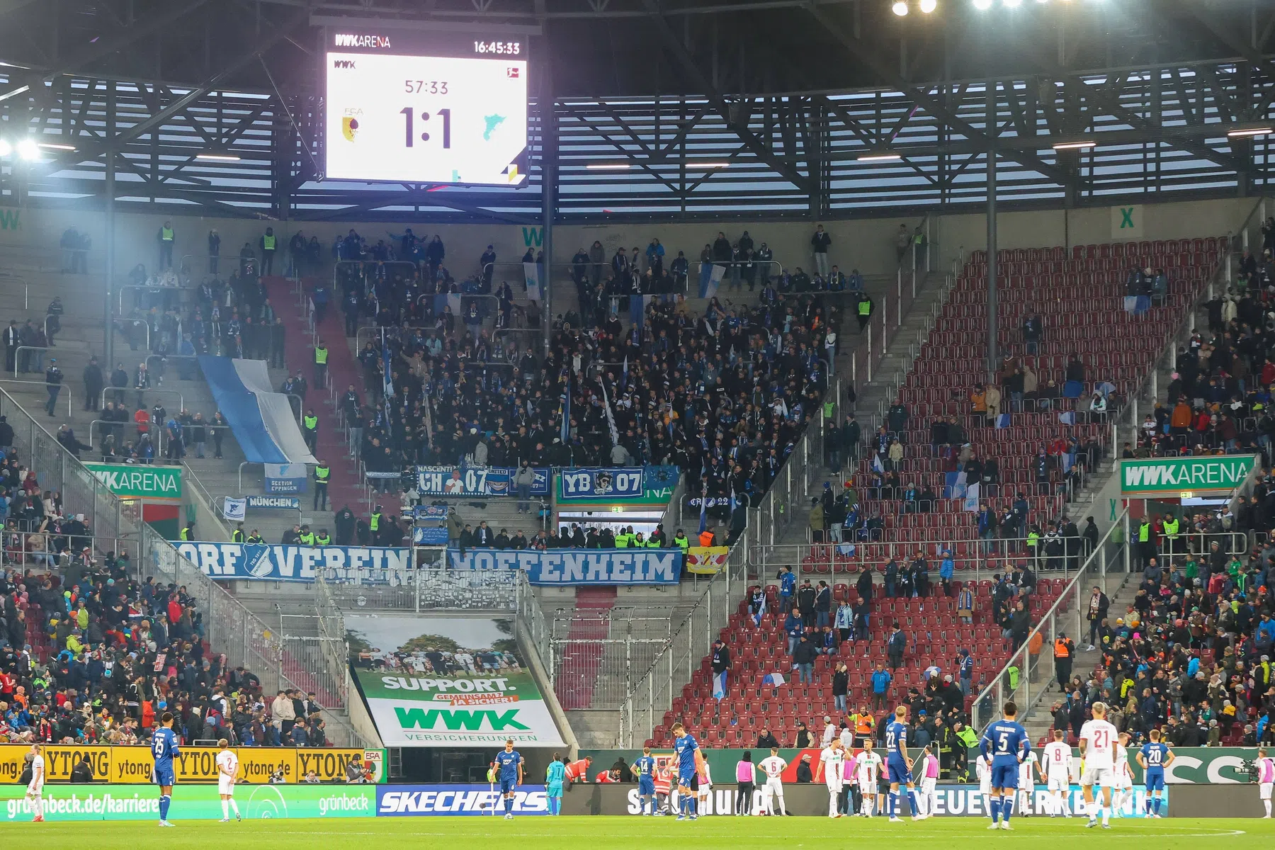 Hoffenheim woest na vuurwerkincident met 13 gewonden: 'Nooit meer welkom'