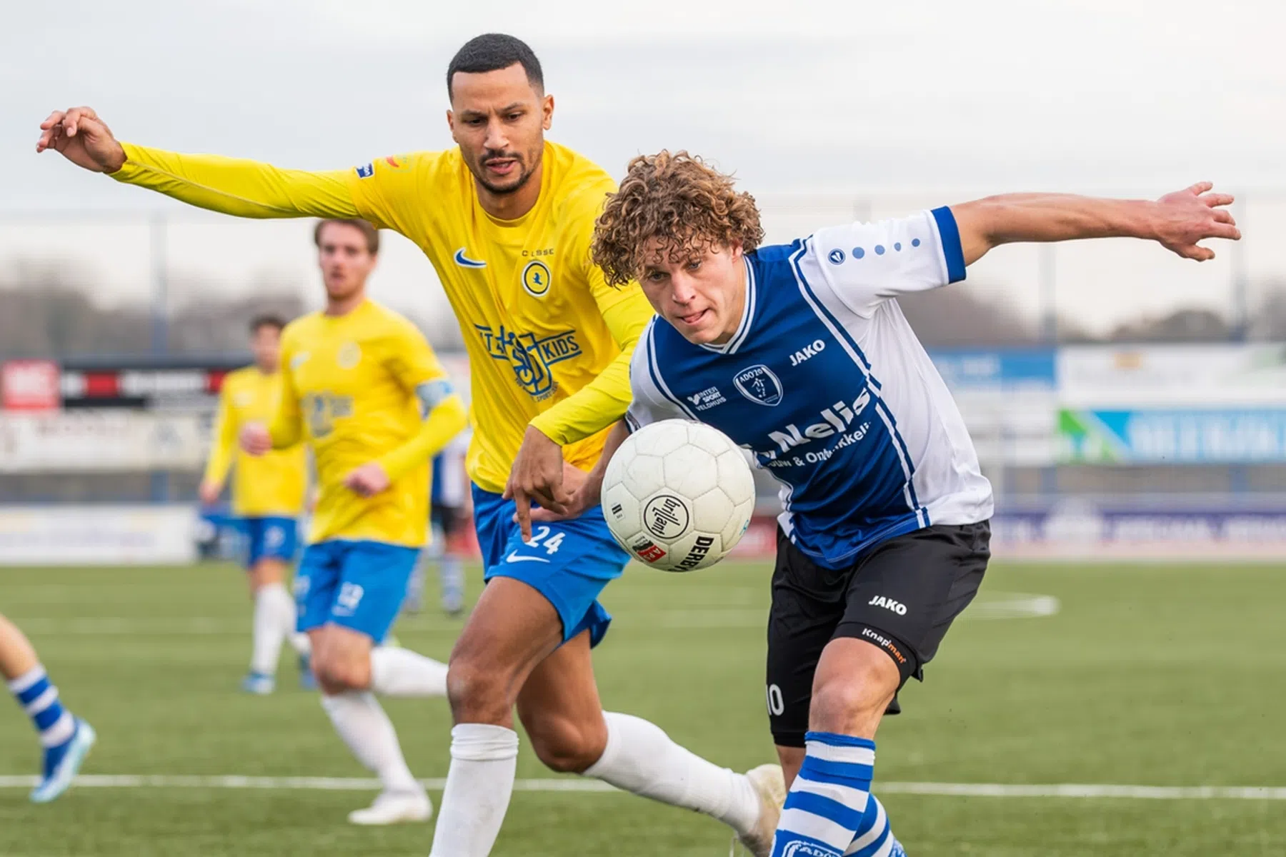 Van Rhijn (32) zegt profvoetbal vaarwel en duikt op onder Polak