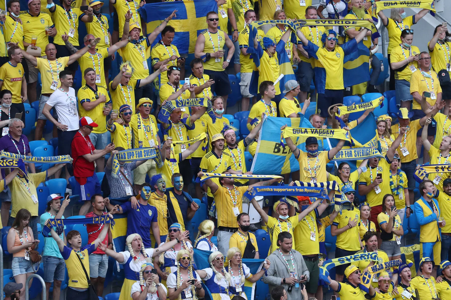 Zweedse bondscoach ontroerd door meereizende fans: 'Helden'
