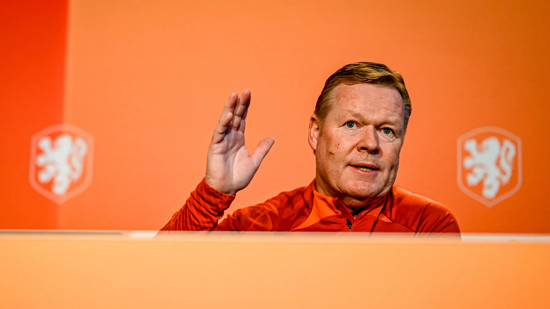 Sleutelen aan systeem voorlopig niet aan de orde voor Koeman