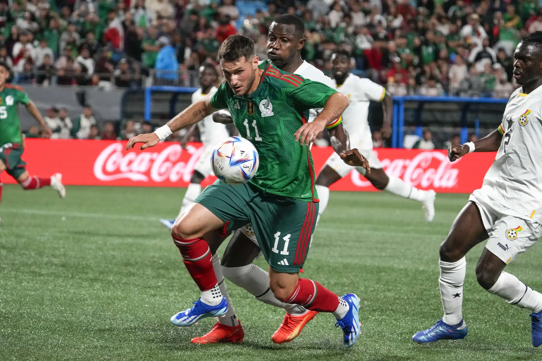 Bondscoach Mexico moedigt transfer Giménez aan