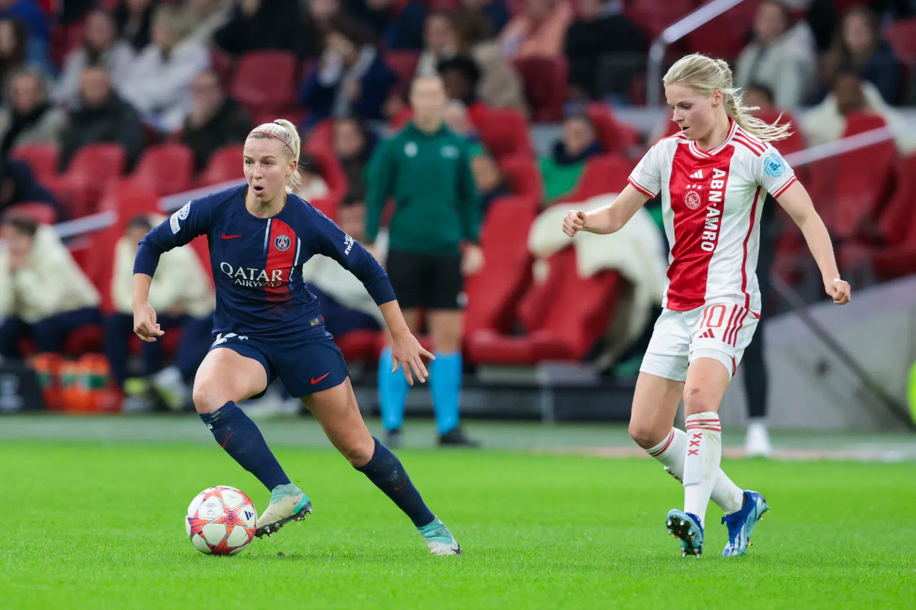 Sensationeel CL-debuut Ajax: Groenen en titelfavoriet PSG gevloerd in Arena