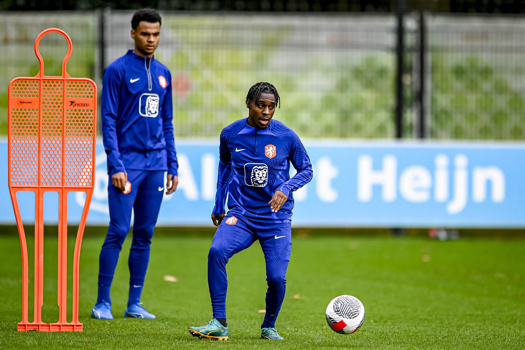 Oranje opnieuw getroffen door blessureleed: Teze vervangt Frimpong