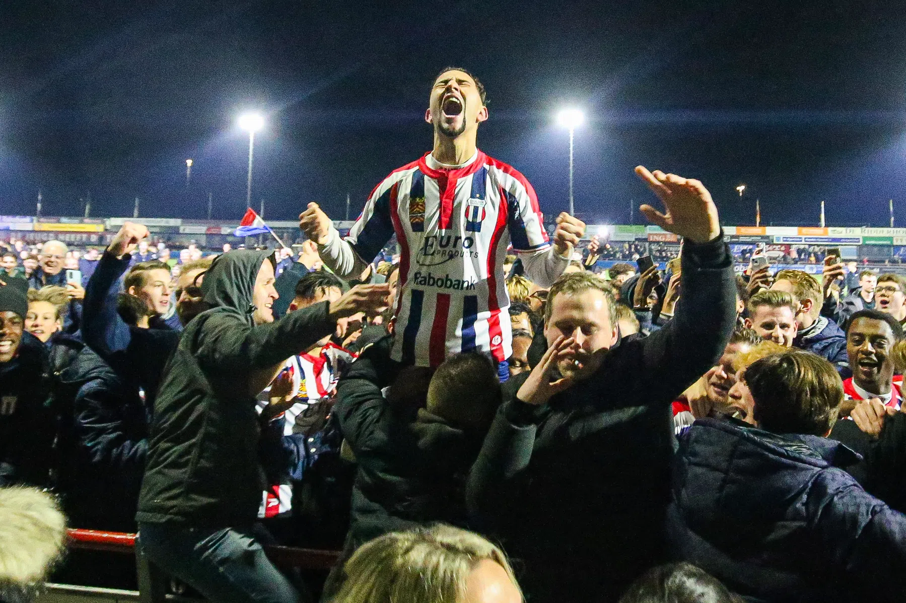 Groot feest bij Excelsior Maassluis na bekerstunt: 'Ik ga morgen niet werken'
