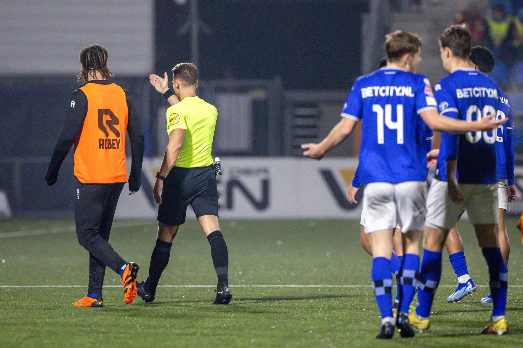 Den Bosch-Telstar stilgelegd na spreekkoor over KNVB