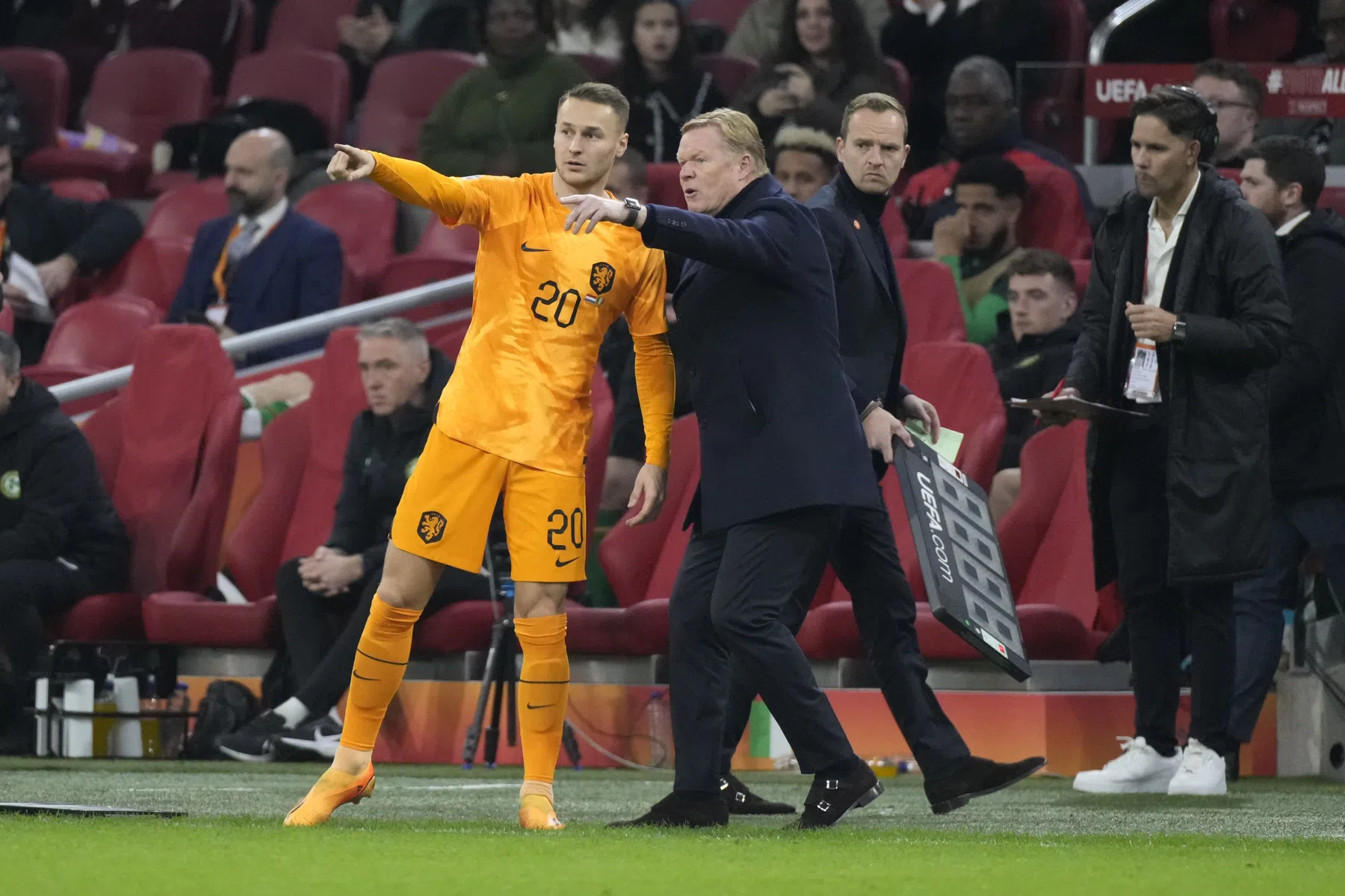 Koeman blijft kritisch op Oranje: 'Moet echt beter om mee te doen op het EK'