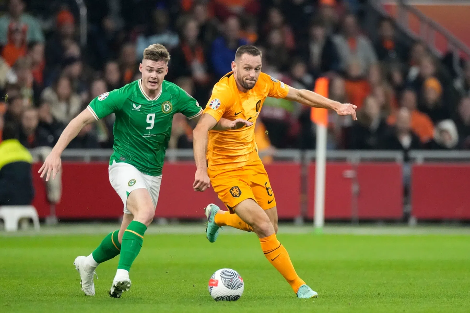 Oranje op Rapport: De Vrij blinkt uit, Simons onvoldoende