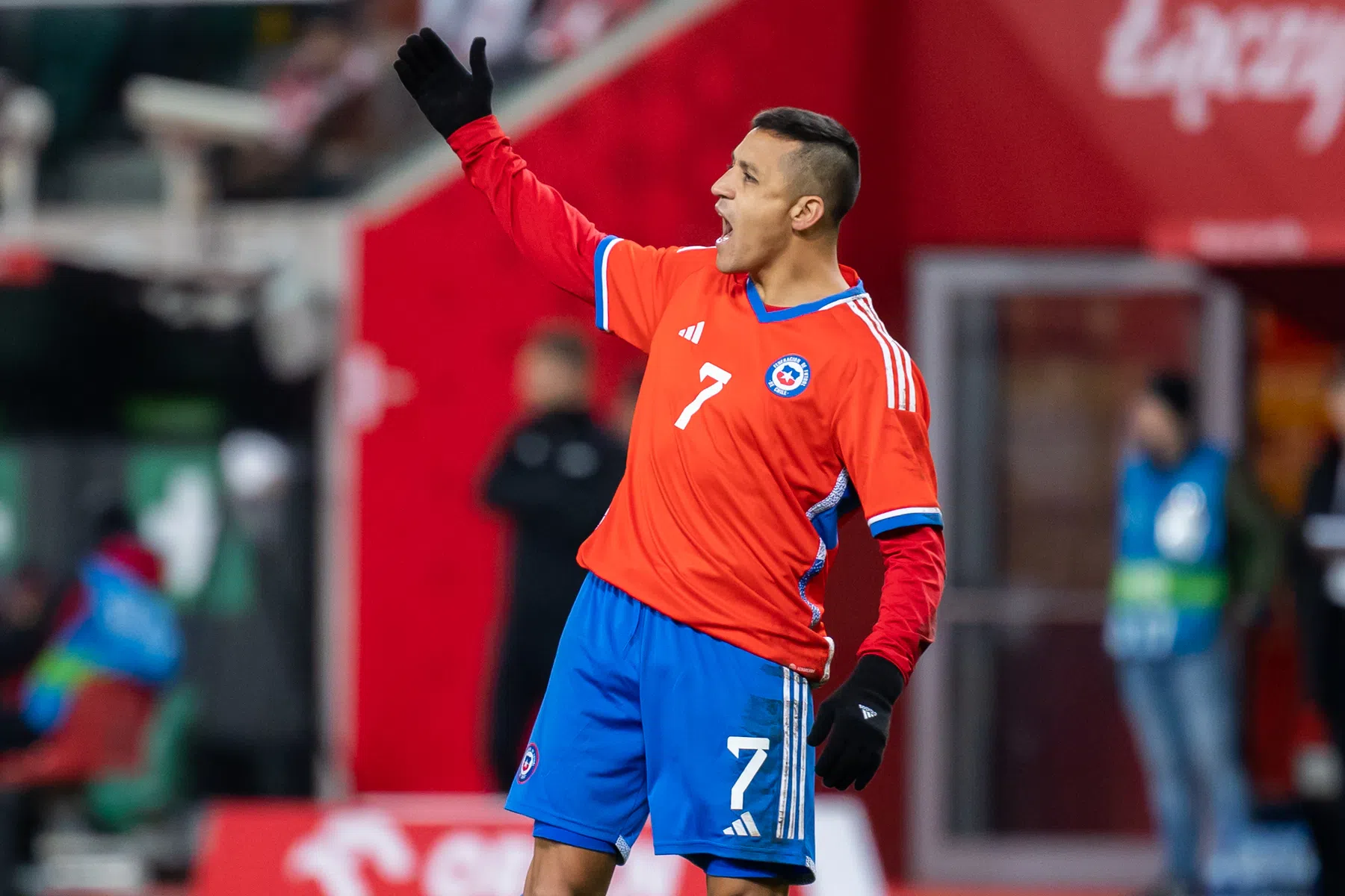 Alexis Sánchez woest op nationale bond: 'Moesten douchen in eigen uitwerpselen'