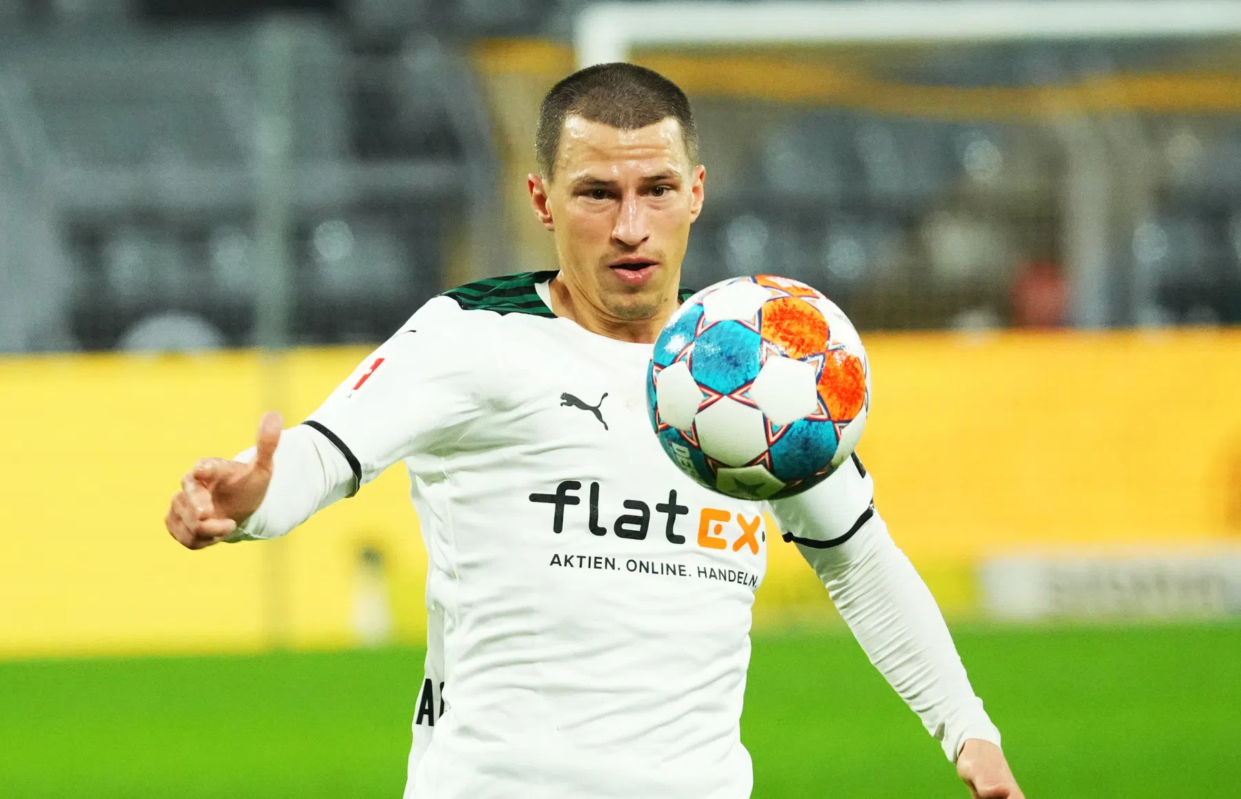 Gladbach verwelkomt Lainer weer na kankerdiagnose