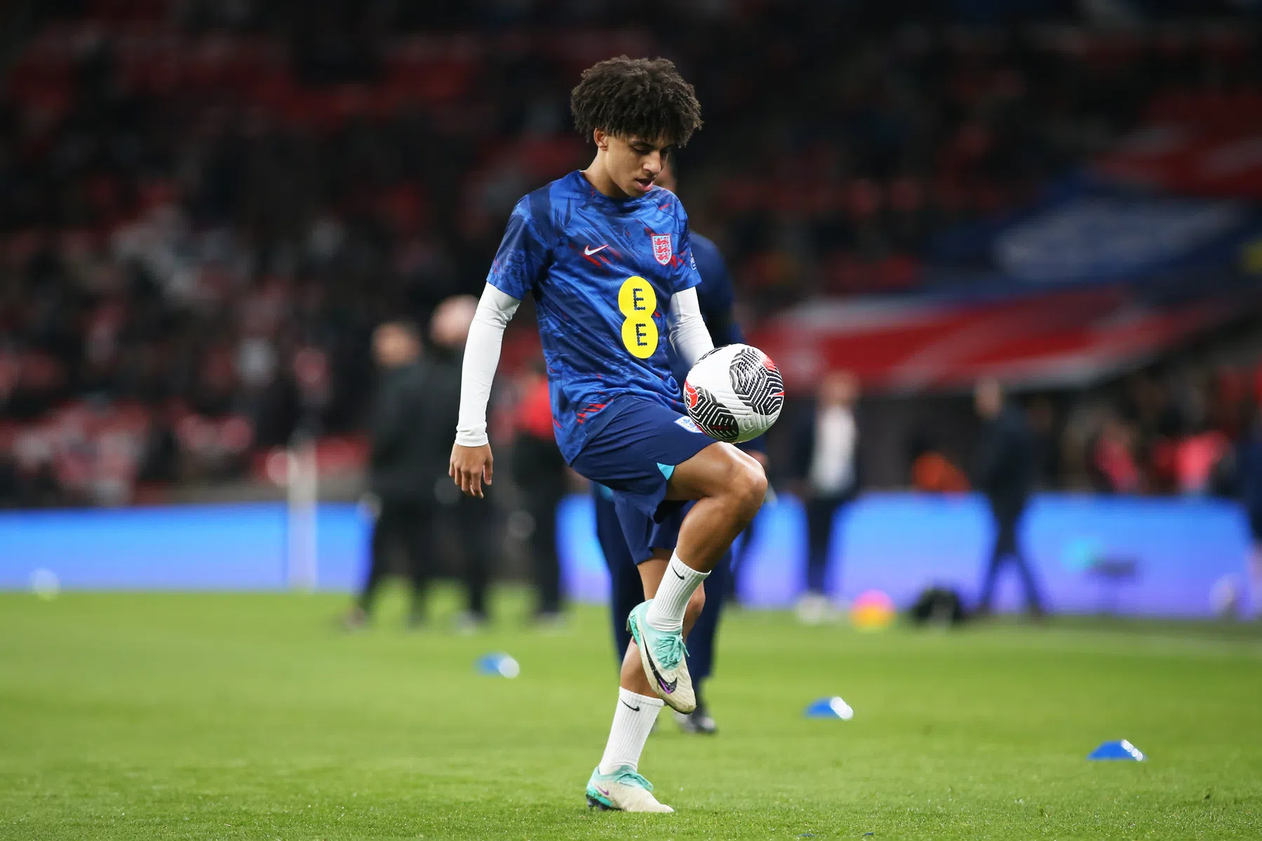 Cole verdedigt Engelse uitblinker Lewis: 'Scheids wilde de grote ster uithangen'