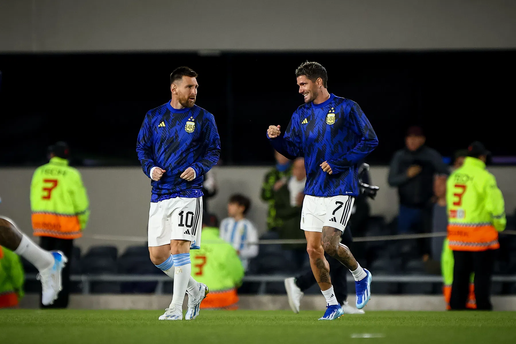 De Paul ook naast het veld secondant van Messi: 'Bedankt aanvoerder'